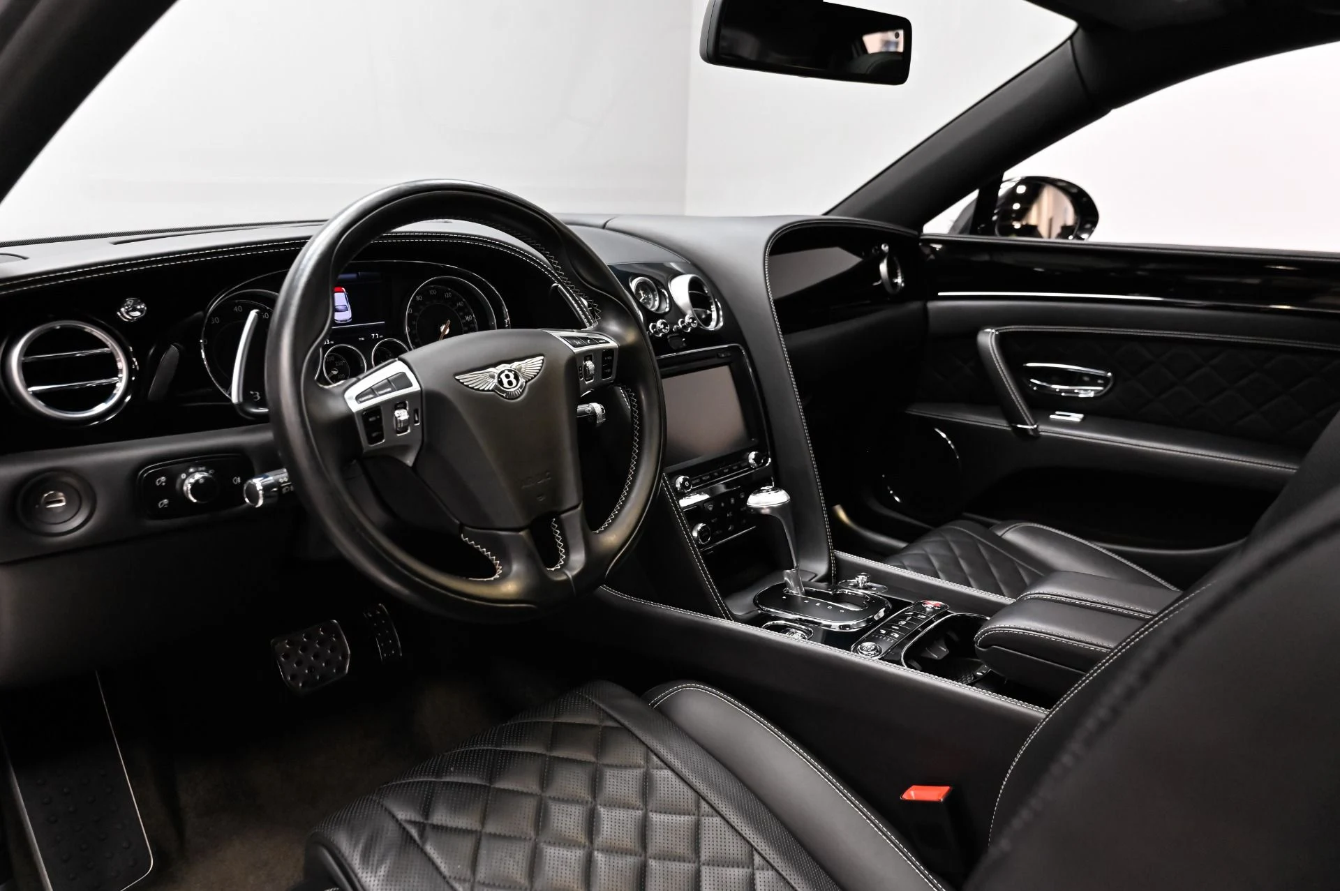 mph011_1586683012_Used_2017_Bentley_Flying_Spur_V8_S_1789414009_d7234b511e