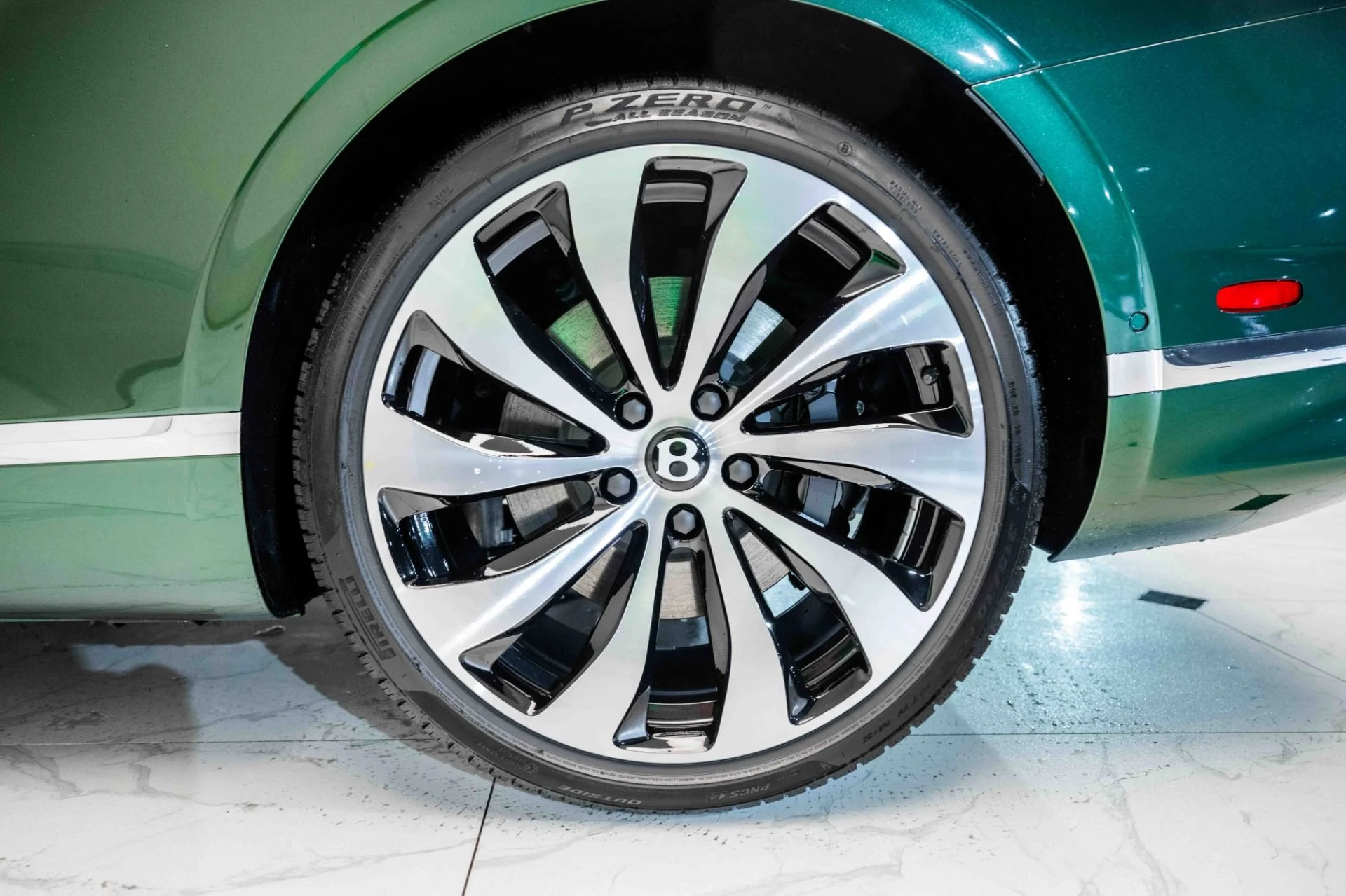 mph011_159299631_Used_2024_Bentley_CONTINENTAL_GTC_Azure_V8_1705167241_4670ed62ca