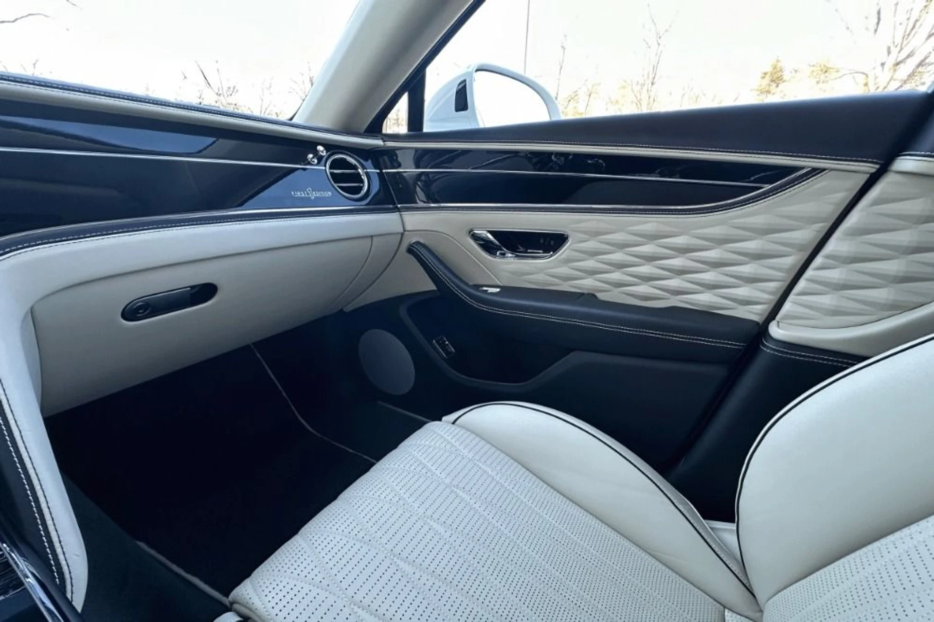 mph011_1601436590_Used_2021_Bentley_Flying_Spur_V8_Base_1770376346_a8a84f1cef