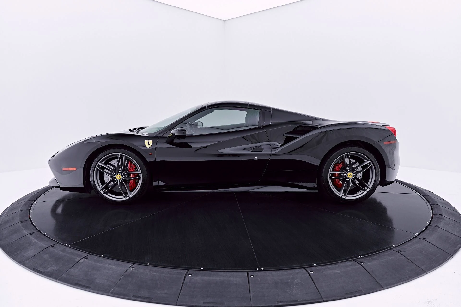 mph011_1607925323_Used_2018_Ferrari_488_Spider_Base_1782759805_9ed58f2d91