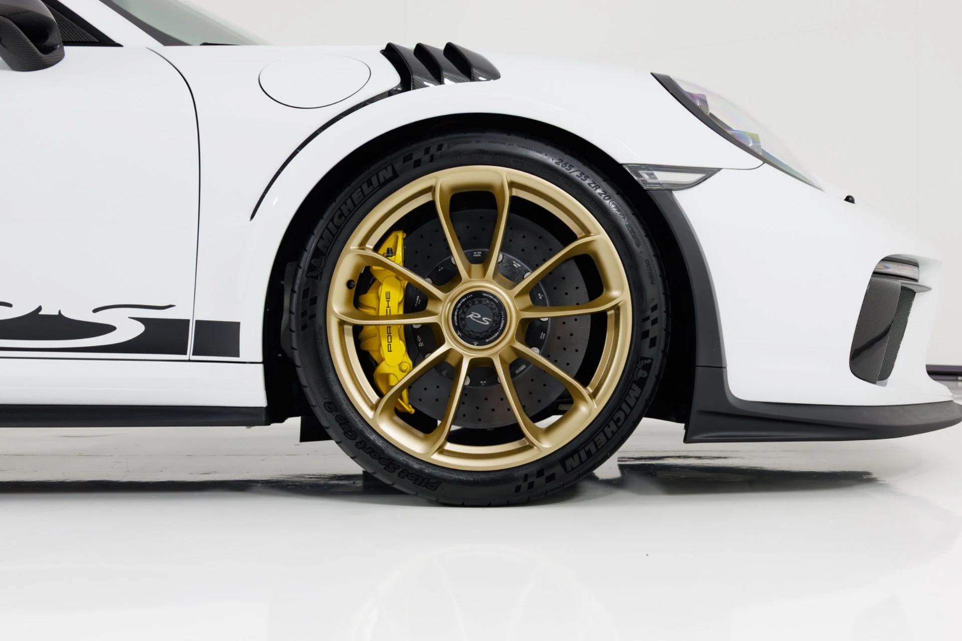 mph011_1611380914_Used_2019_Porsche_911_GT_3_RS_1774651722_a3c38b23c6