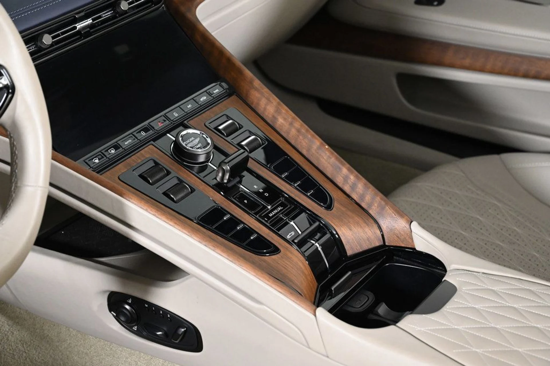 mph011_162178198_used_2024_aston_martin_db12_volante_11350_22946063_11_1024_96ff34a8c5