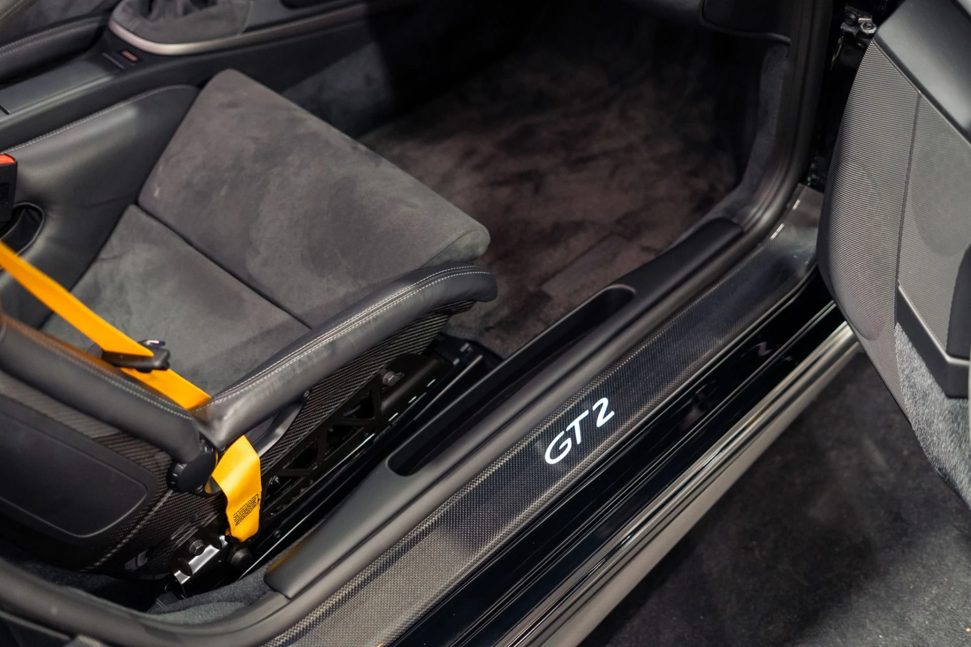 mph011_1625105655_Used_2008_Porsche_911_GT_2_1785521299_a9e20b9e52
