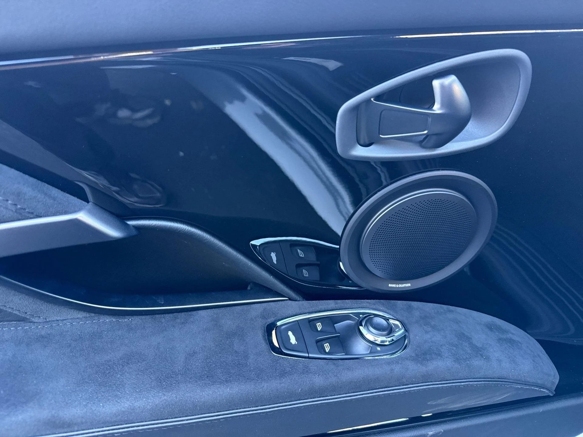 mph011_1625395006_Used_2020_Aston_Martin_DBS_Superleggera_1771063949_32d52d890f