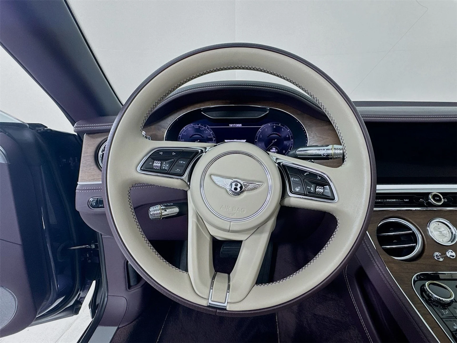 mph011_162677608_c7fe7df65f390bd7ca2d2c890e741939x_17f8cfc448