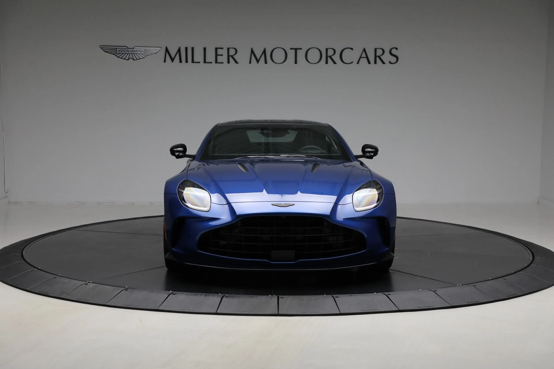 mph011_1628604937_Used_2025_Aston_Martin_Vantage_1744376528_f7367a6865