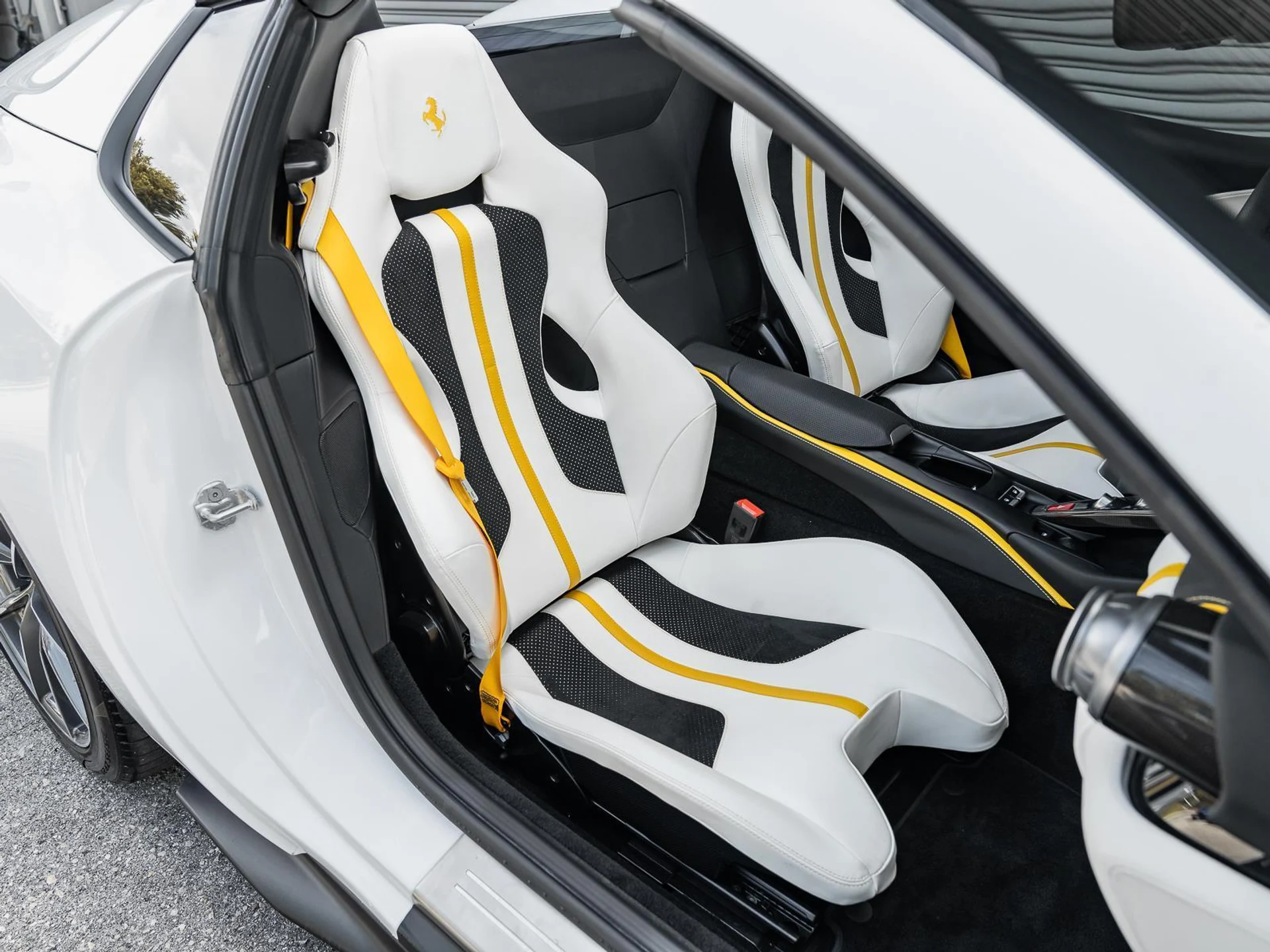 mph011_1634415961_Used_2021_Ferrari_812_GTS_1779998603_54ac3a048b