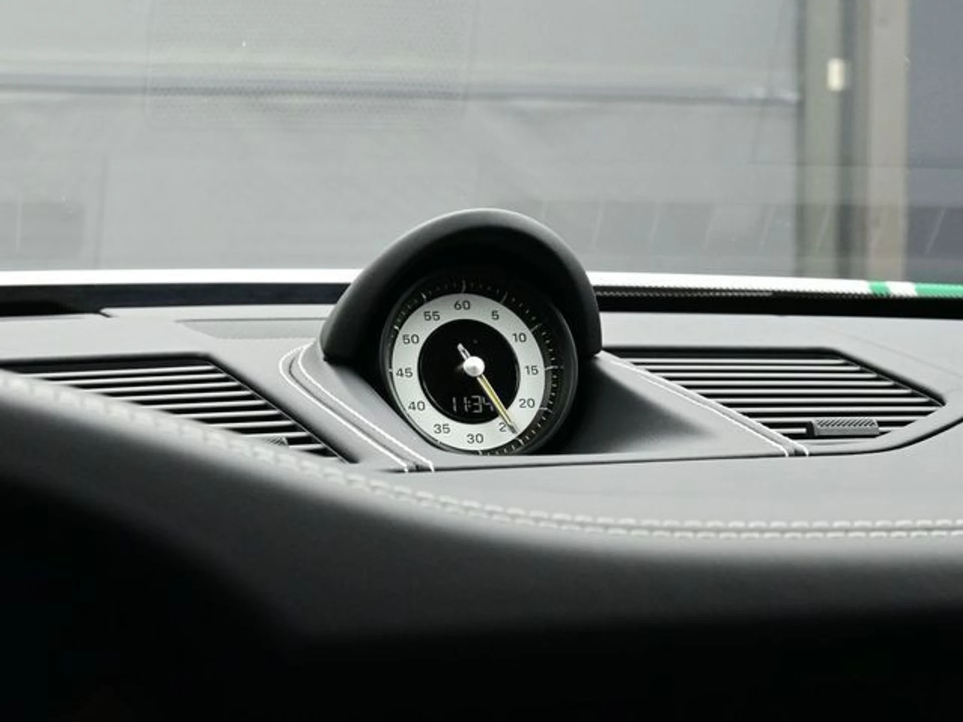 mph011_1637319425_cc9bb50d0572bf406fe7fbf46cca6251x_52a3aca004