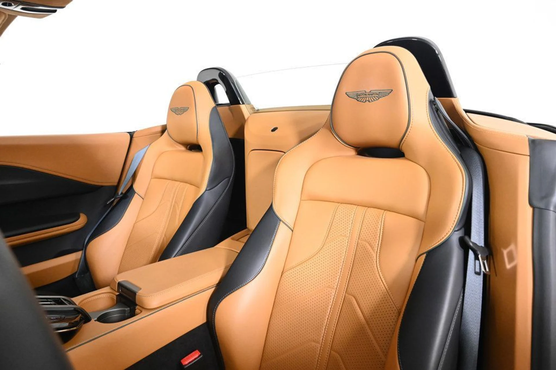 mph011_164963581_used_2026_aston_martin_vantage_base_11350_22991010_11_1024_5f9f696cc9