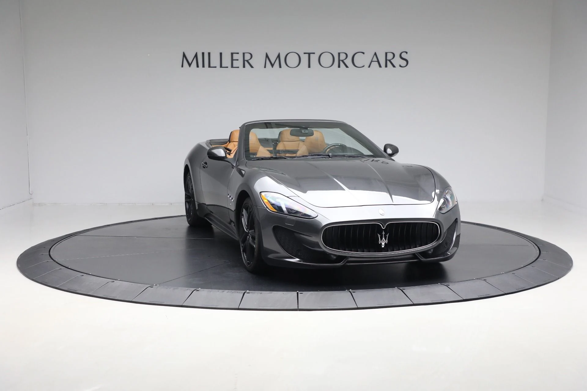 mph011_1651730519_Used_2015_Maserati_Gran_Turismo_1f7c3d72c2