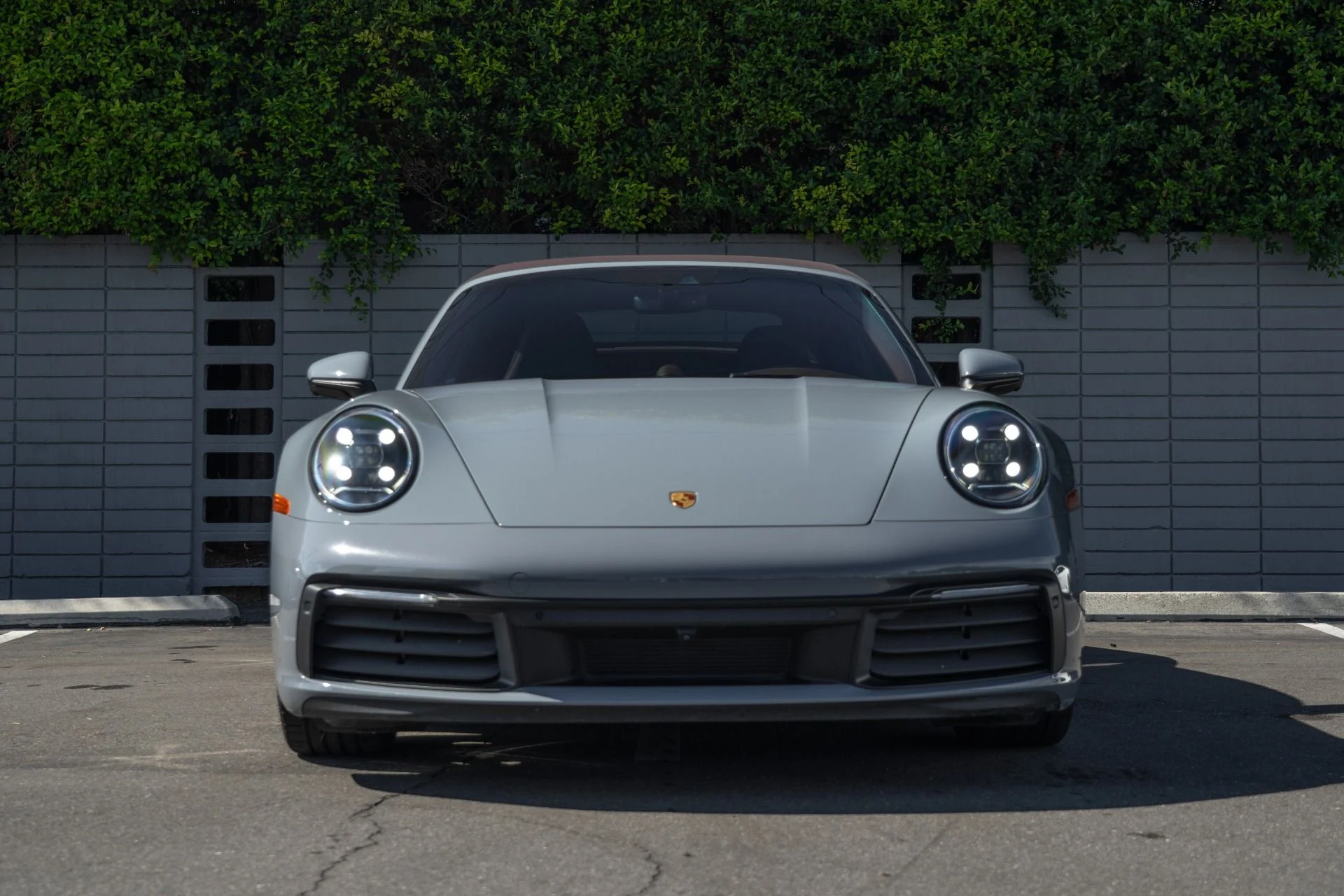 mph011_16561867_Used_2024_Porsche_911_Carrera_1761087383_397dd73e32