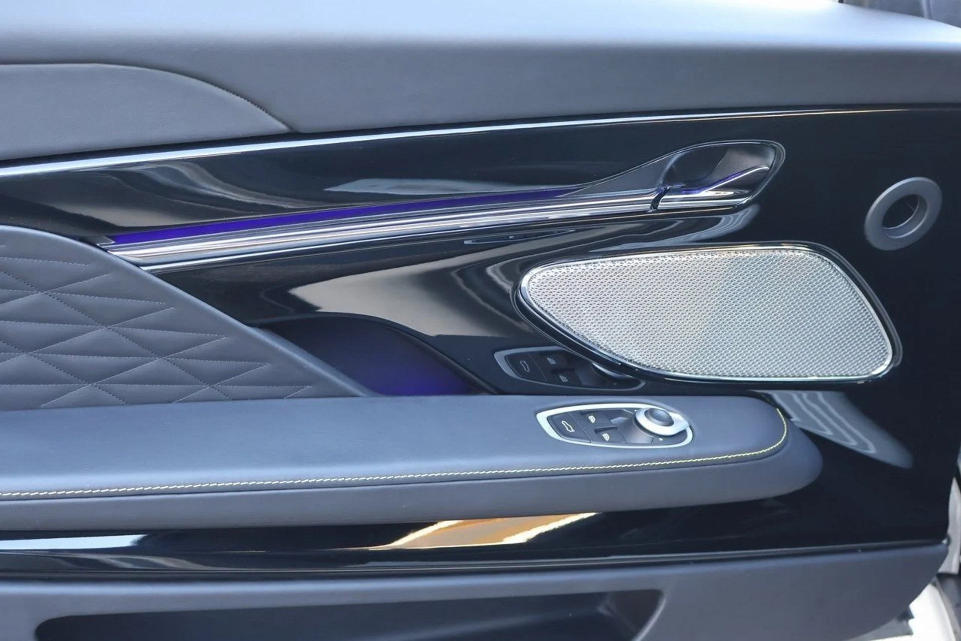 mph011_1658768976_12_6342270e57