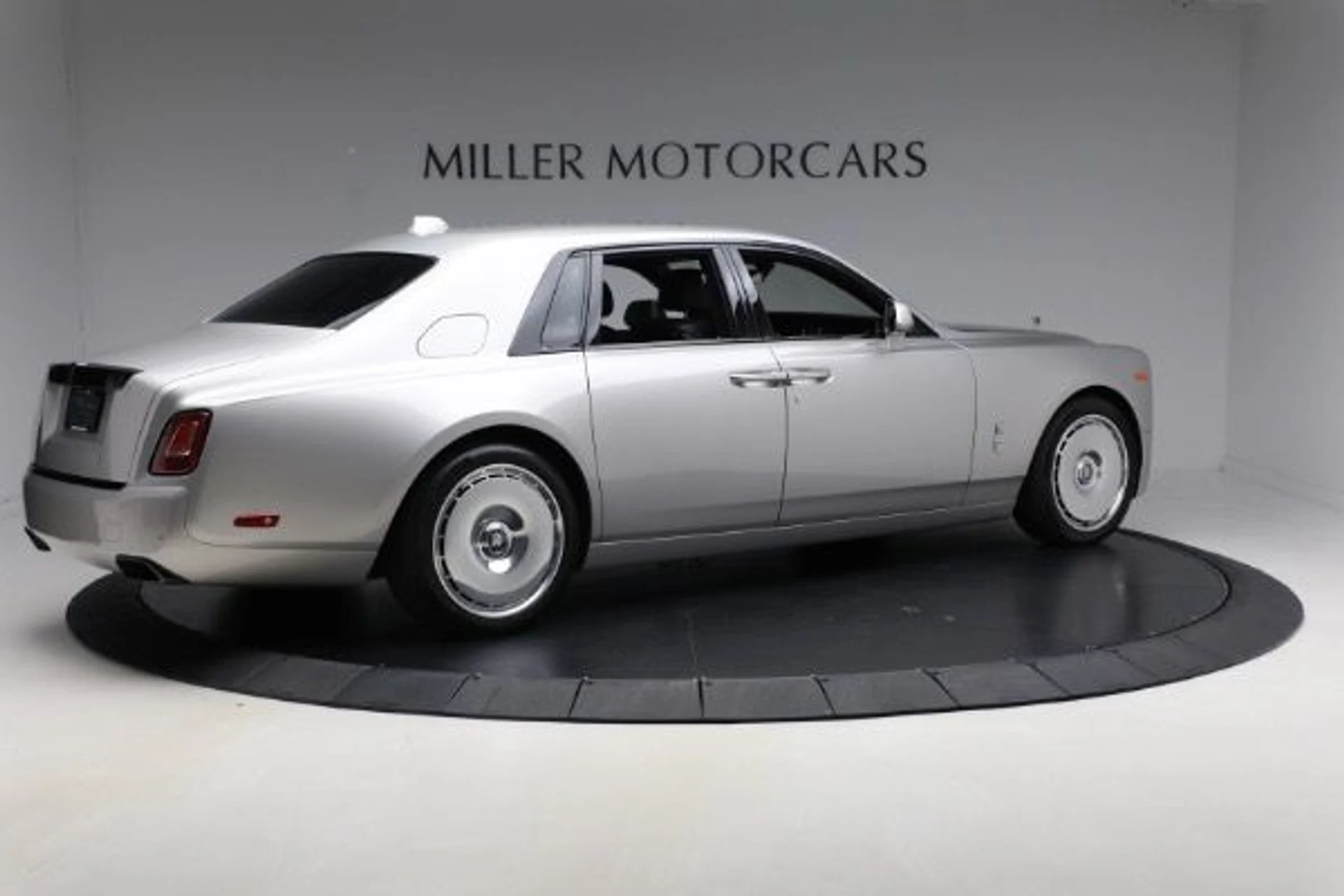 mph011_1664654176_Used_2023_Rolls_Royce_Phantom_58fd270981