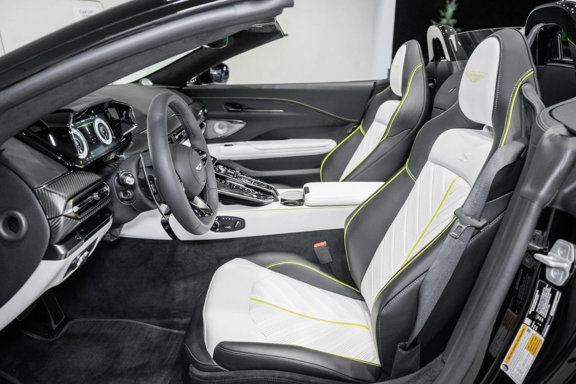 mph011_1664897653_New_2026_Aston_Martin_Vantage_S_Roadster_1780941042_64d93cabec