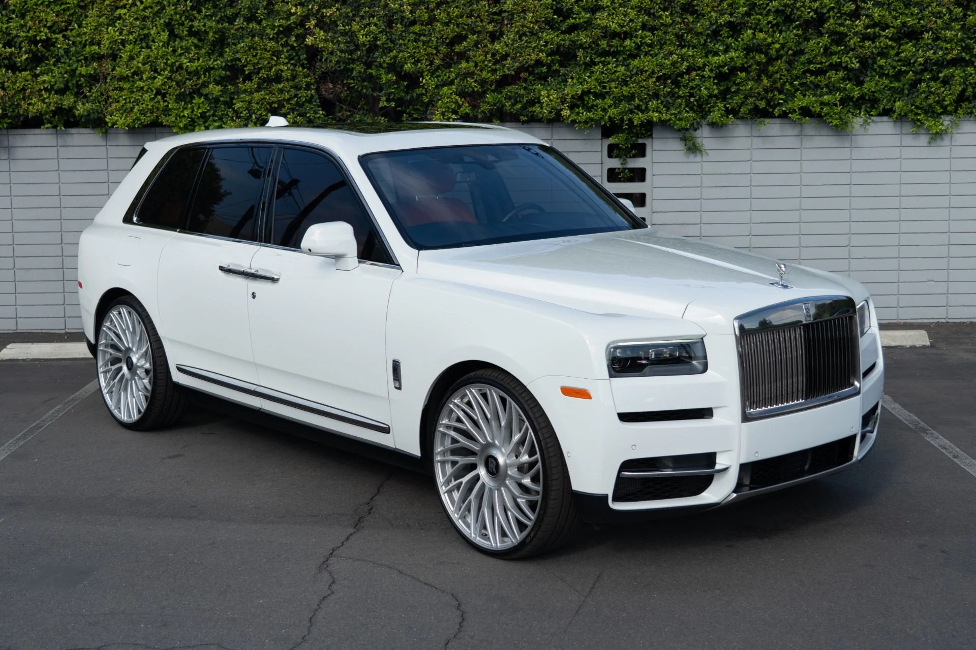 mph011_1670555431_Used_2022_Rolls_Royce_Cullinan_1758310349_95639c25e9