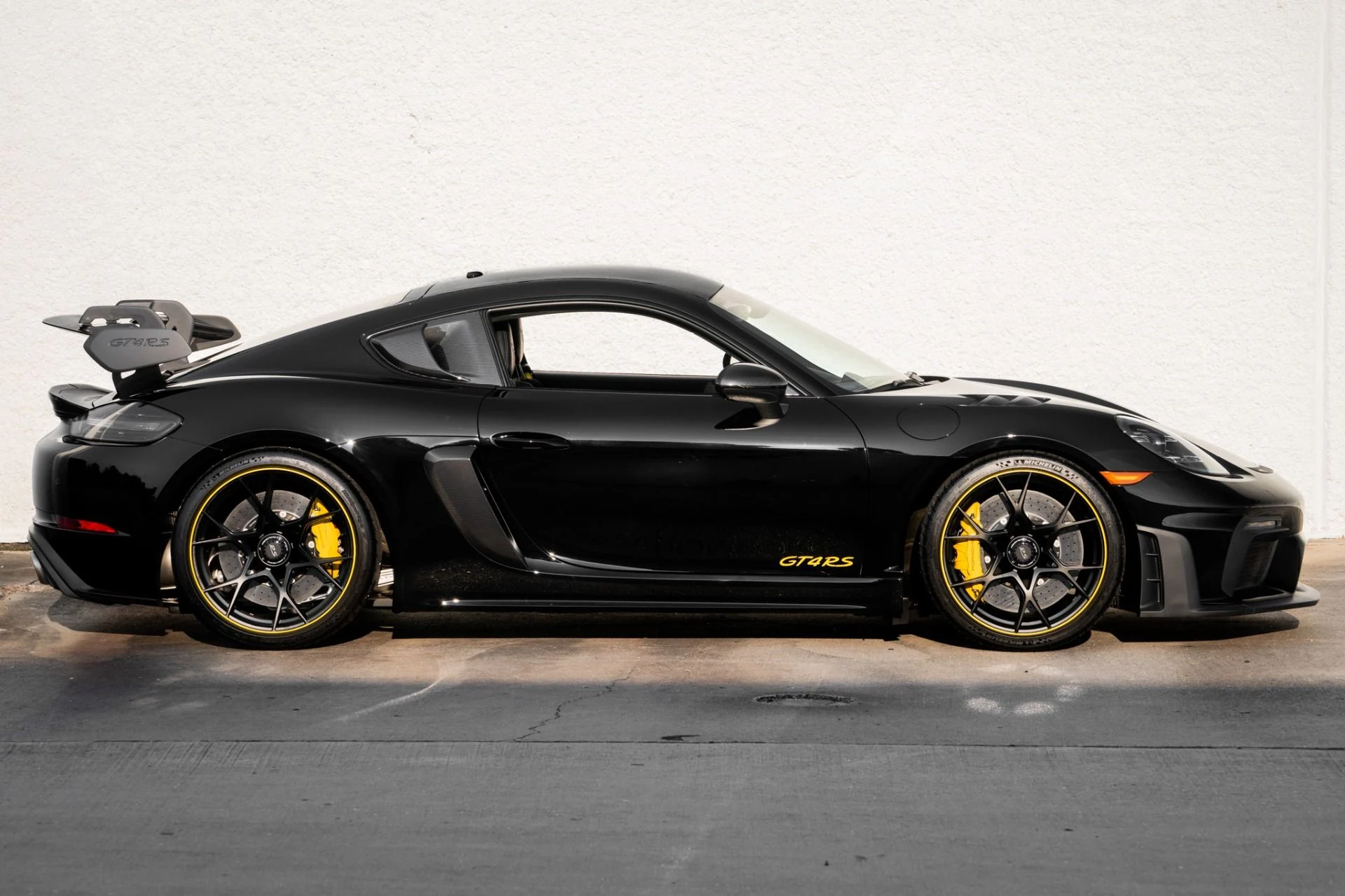 mph011_1671022712_Used_2024_Porsche_718_Cayman_GT_4_RS_Weissach_1755715163_0d665c4100