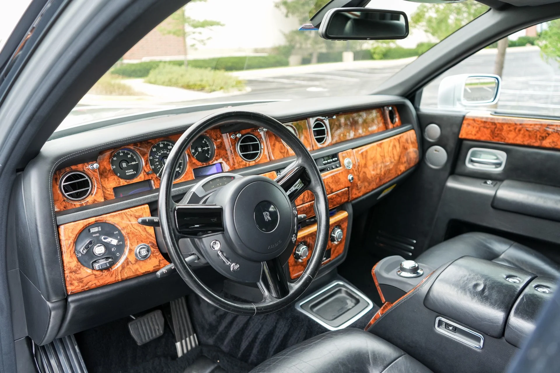 mph011_1672179940_Used_2005_Rolls_Royce_Phantom_1787087643_f61ea8cd22
