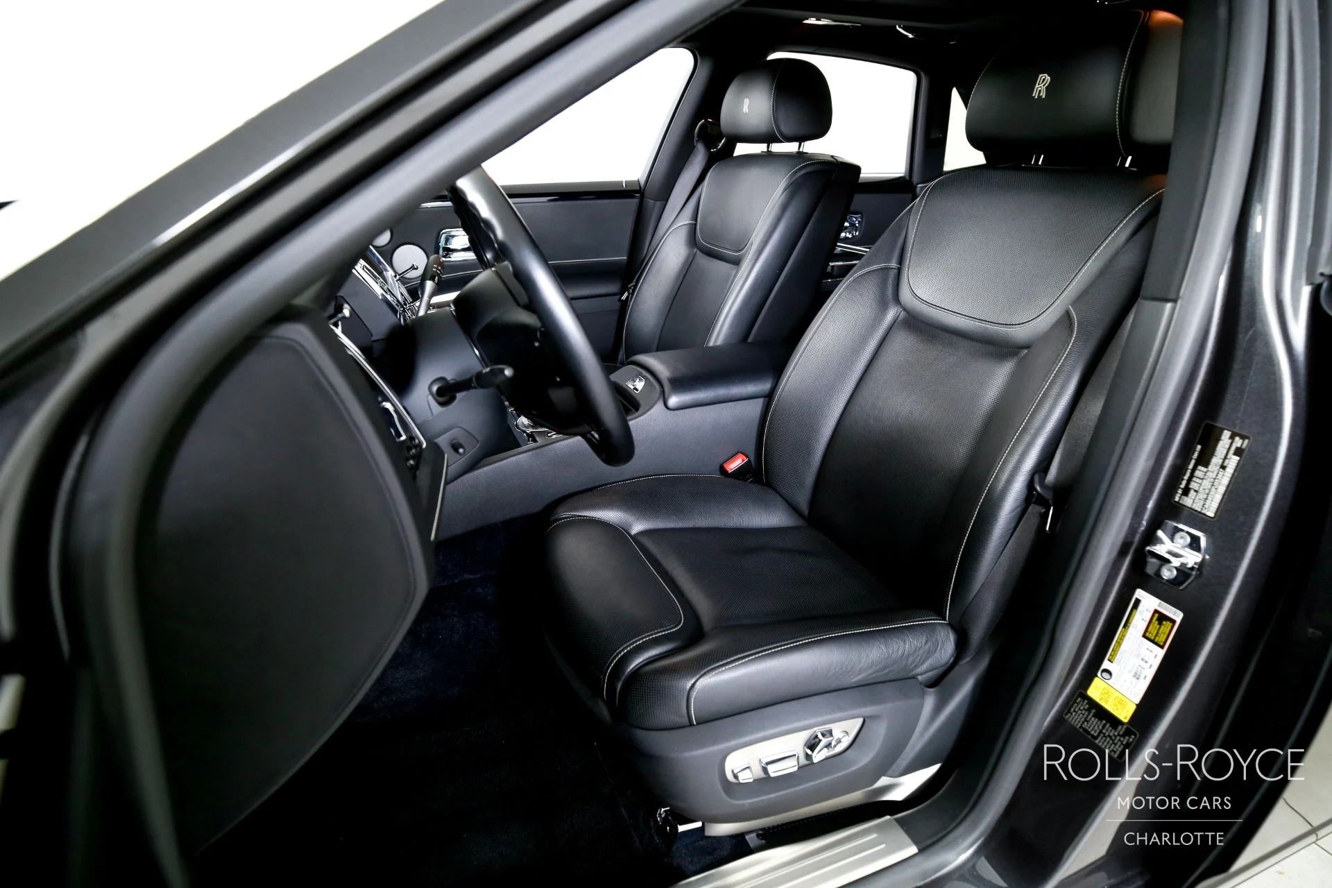 mph011_1682630370_Used_2015_Rolls_Royce_Ghost_1769450770_4c04a2cc20