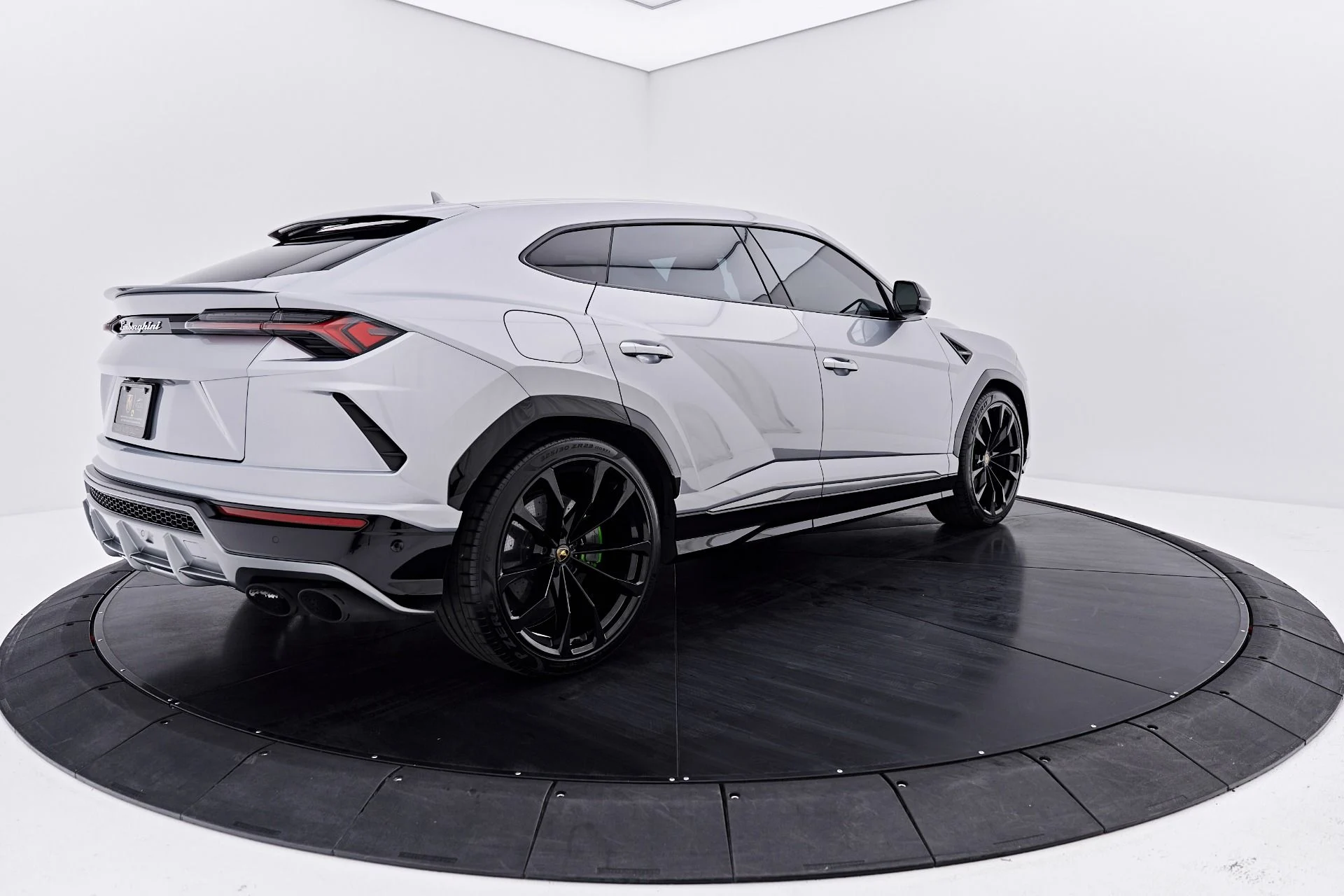 mph011_168431379_Used_2021_Lamborghini_Urus_1788457851_020e944620