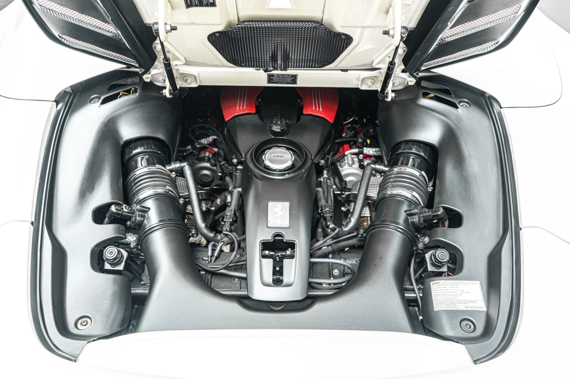 mph011_1684388134_Used_2018_Ferrari_488_Spider_1783615982_fb28fed48f