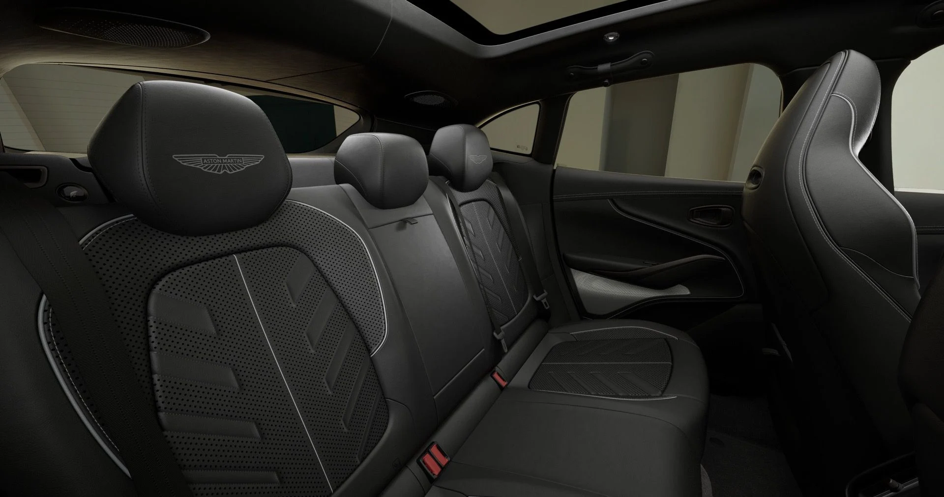 mph011_1685359976_New_2026_Aston_Martin_DBX_S_1791460686_e1e01e578b