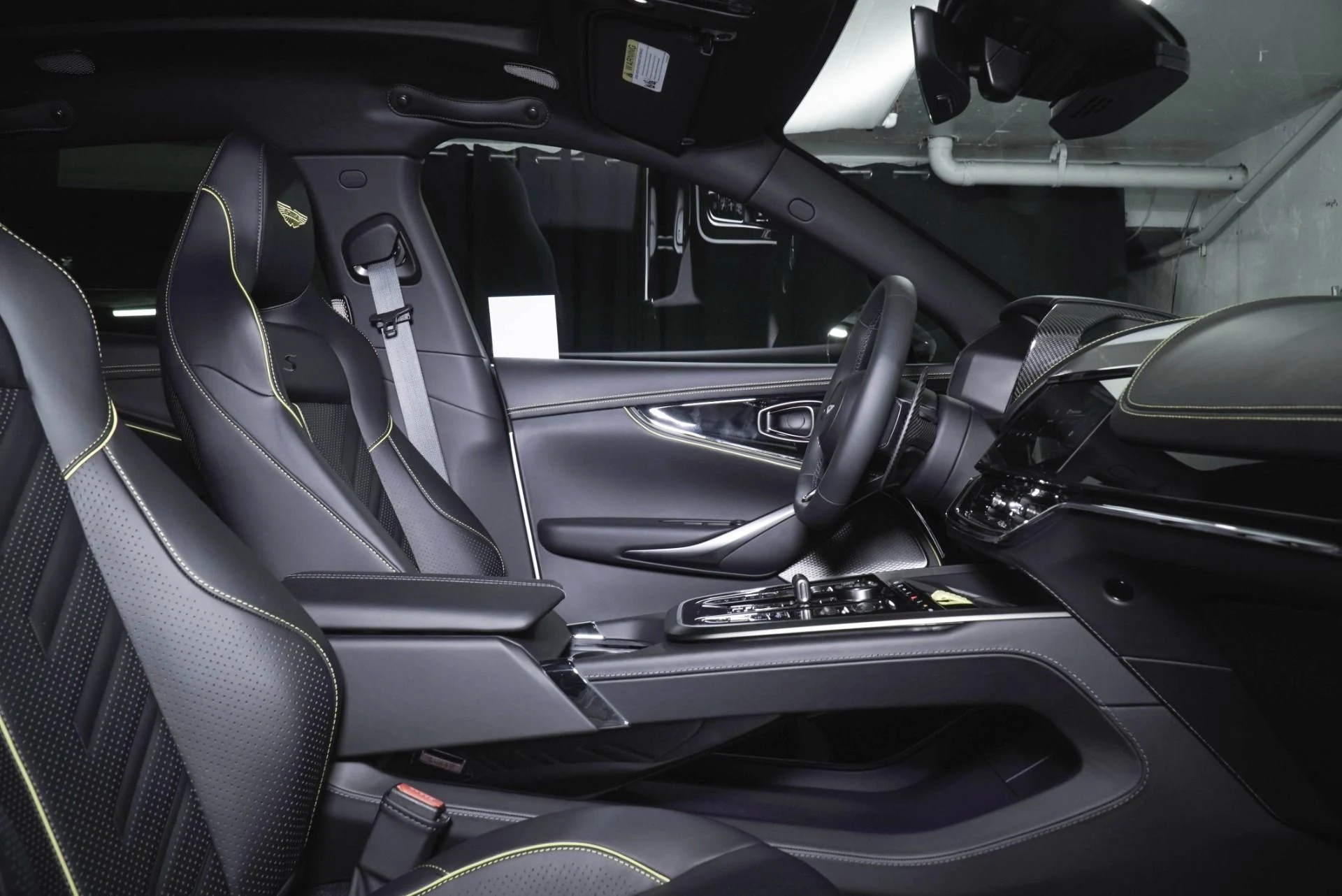 mph011_1689003315_New_2026_Aston_Martin_DBX_S_1781894781_907b22e4dd