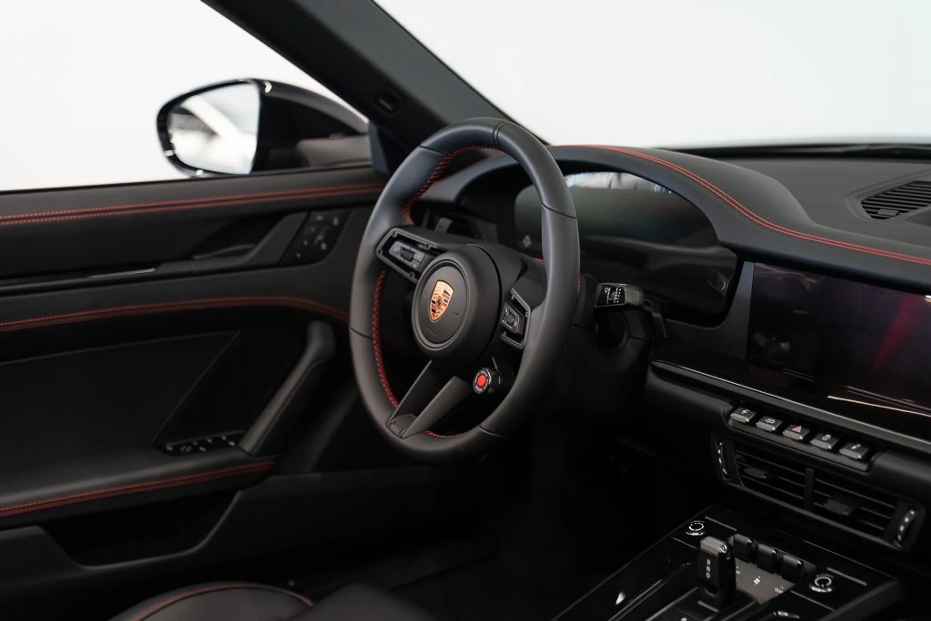 mph011_1689111900_porsche_911_2025_jpg_v_1775165756_50da196890