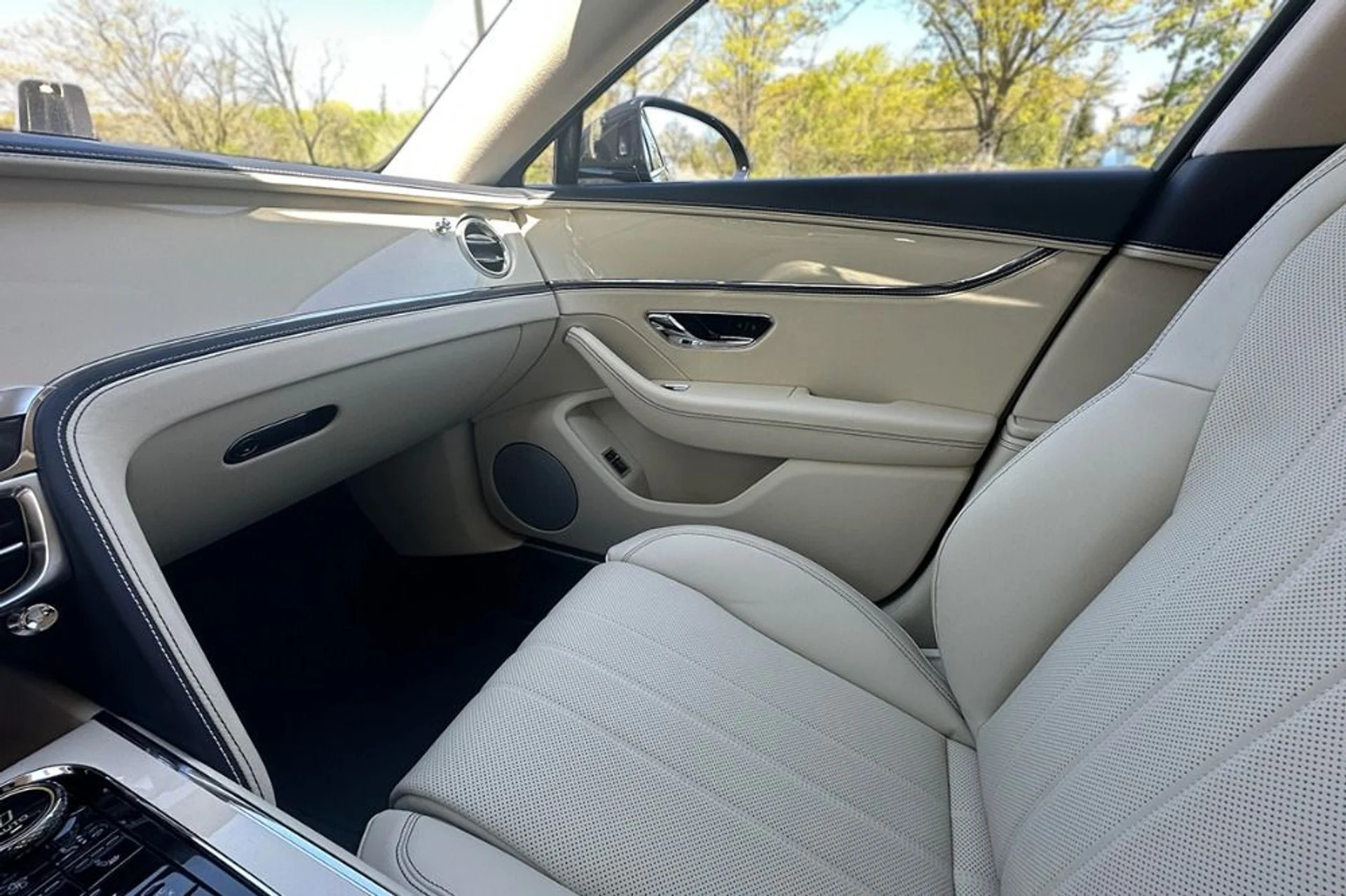 mph011_1697970128_New_2026_Bentley_Flying_Spur_1777901590_e66abffd61