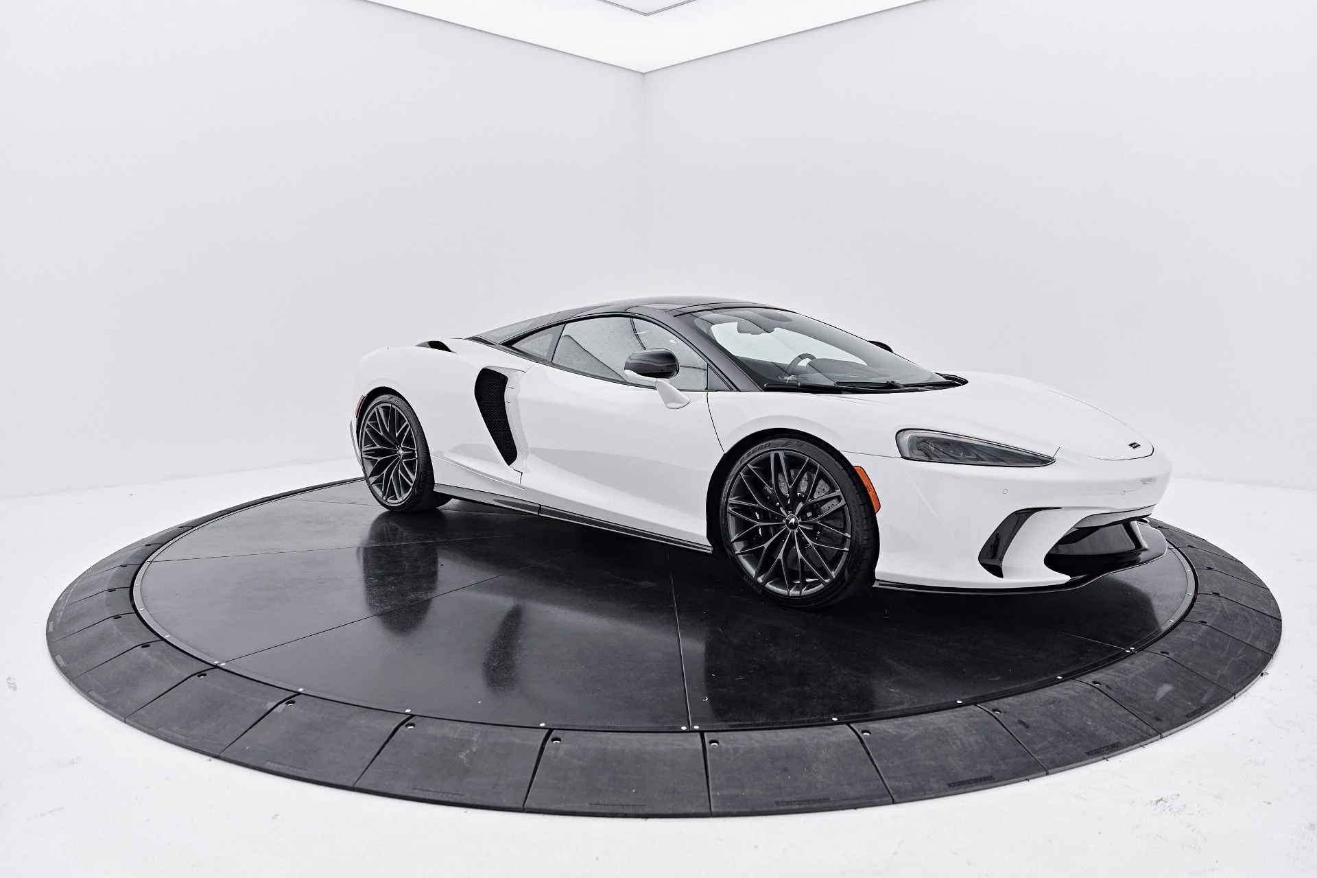 mph011_1700546807_Used_2025_Mc_Laren_GTS_1790357826_2c7c4f1f81