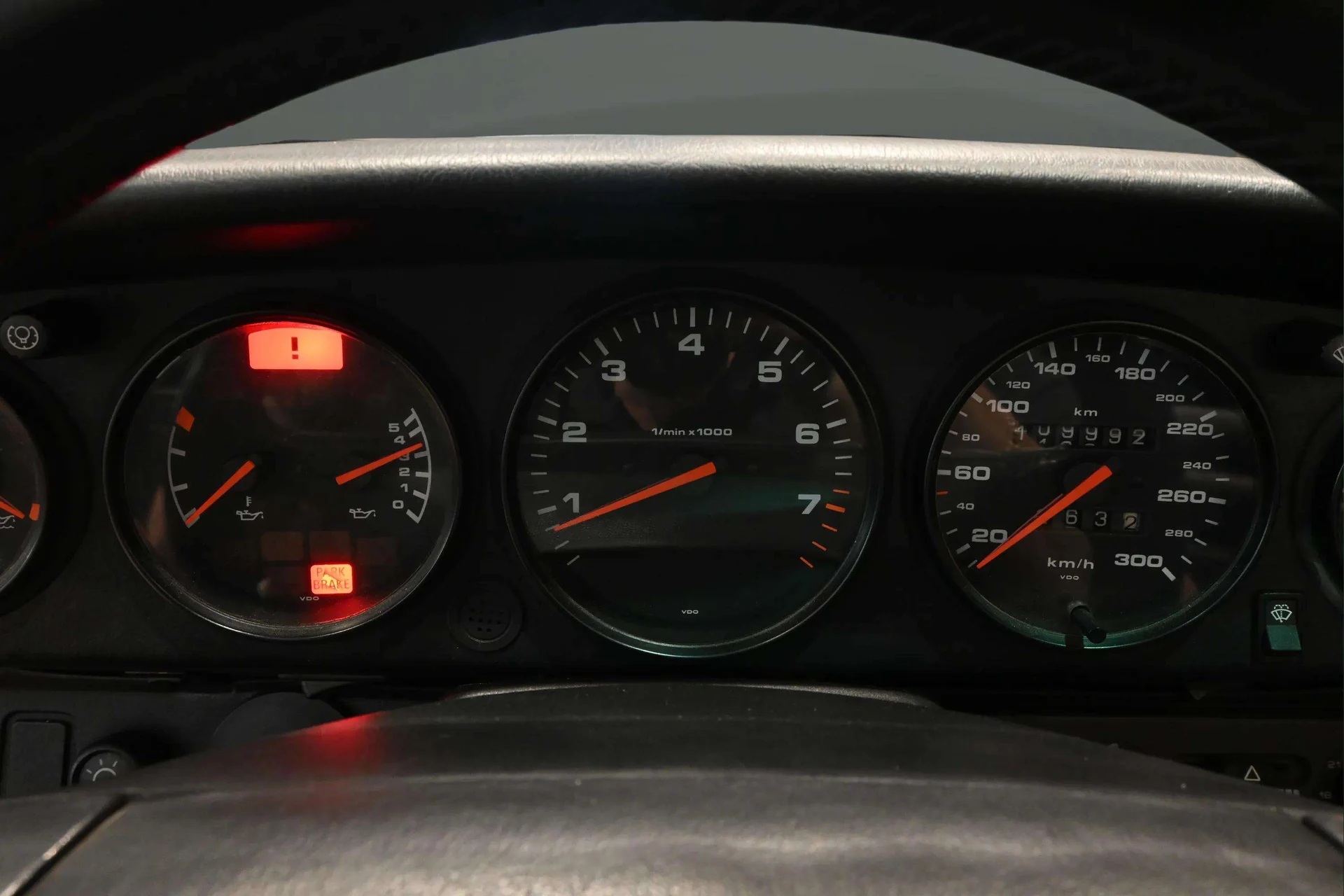 mph011_1703480131_512831ea_84f4_44d1_9c6b_e76e2290e5da_2_12_Interior_199120_Porsche2091120_Carrera20_Cabriolet2028_WP_0_CB_2961_MS_46059429_20_46154b27ea