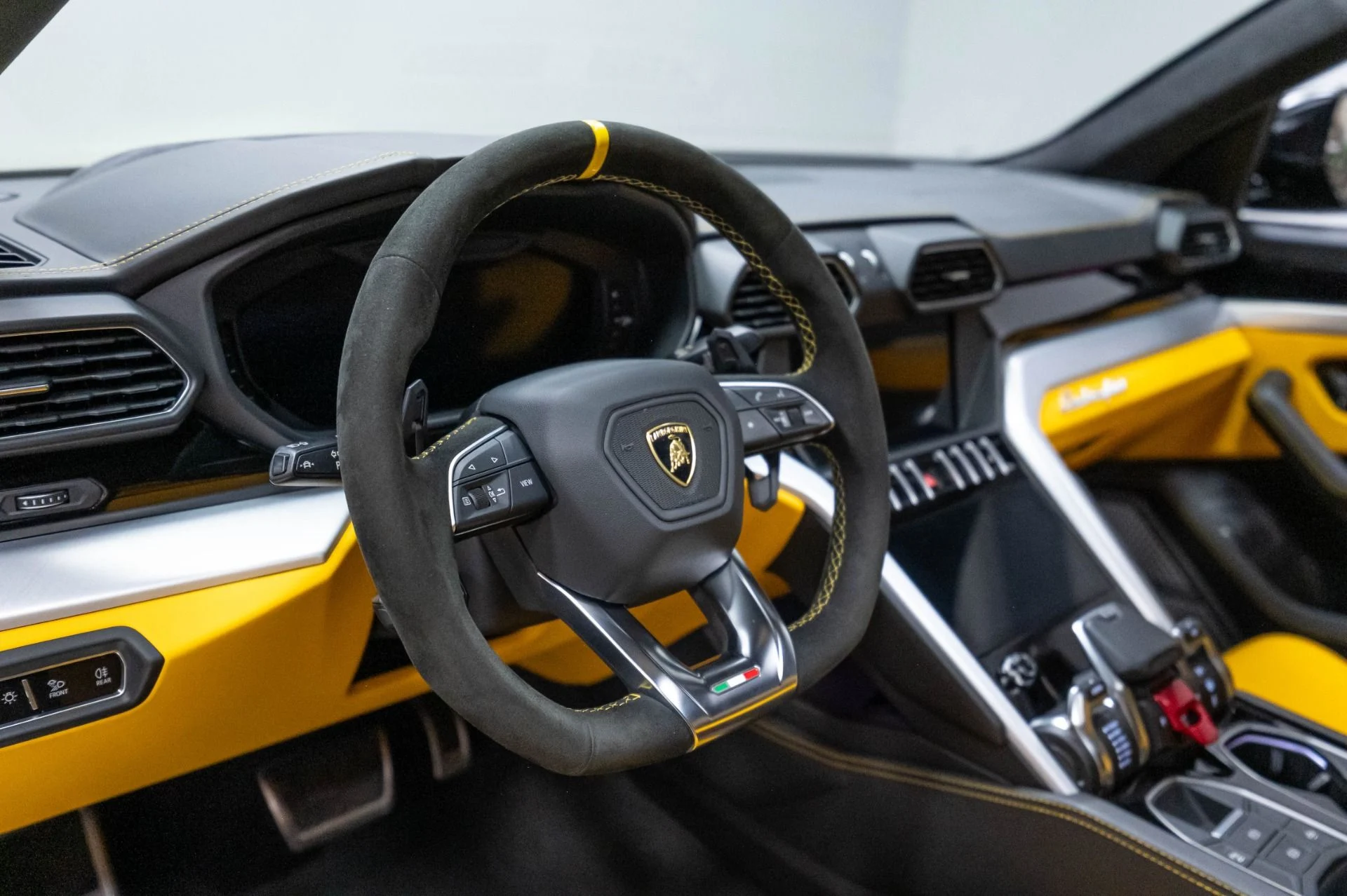 mph011_1706078123_Used_2019_Lamborghini_Urus_1786984868_ac8fc4def4