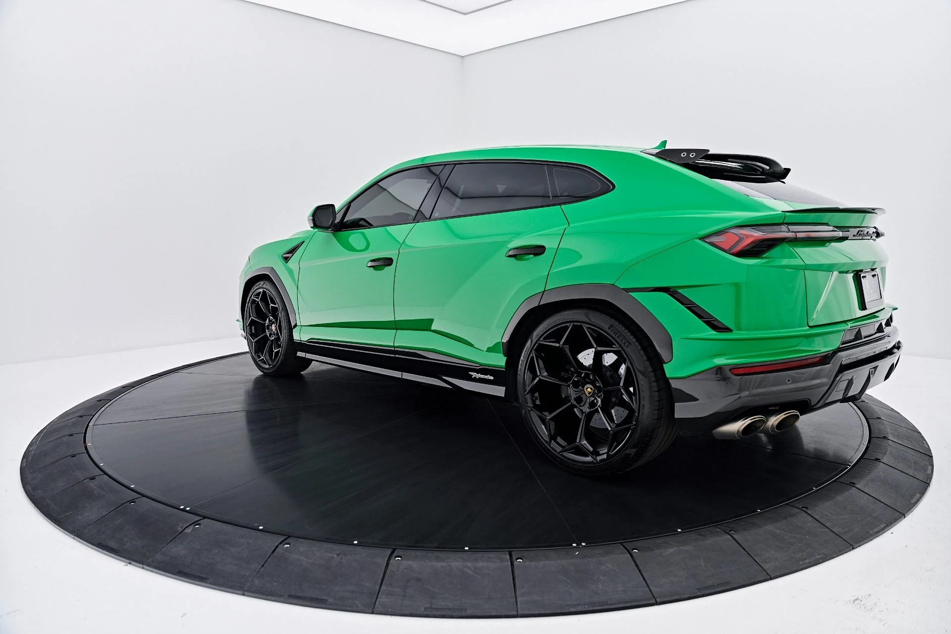 mph011_1714451509_Used_2023_Lamborghini_Urus_Performante_1788571105_544f73d695