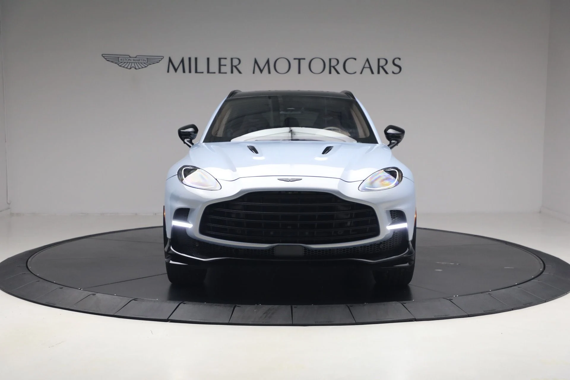 mph011_1717018371_Used_2026_Aston_Martin_DBX_707_1780931417_769f6e2503