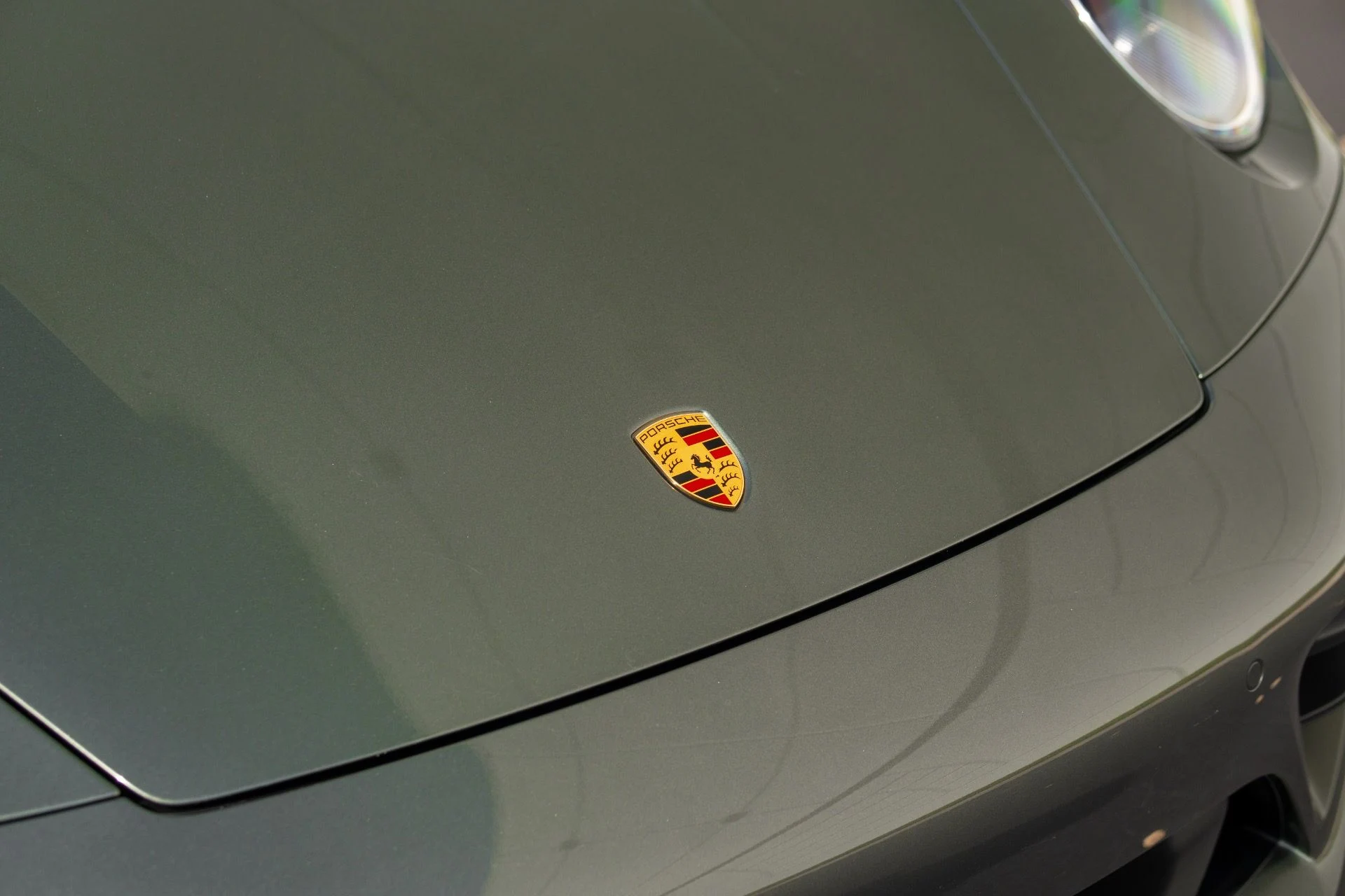mph011_1717974662_Used_2023_Porsche_911_Carrera_1756439604_ccc6297387