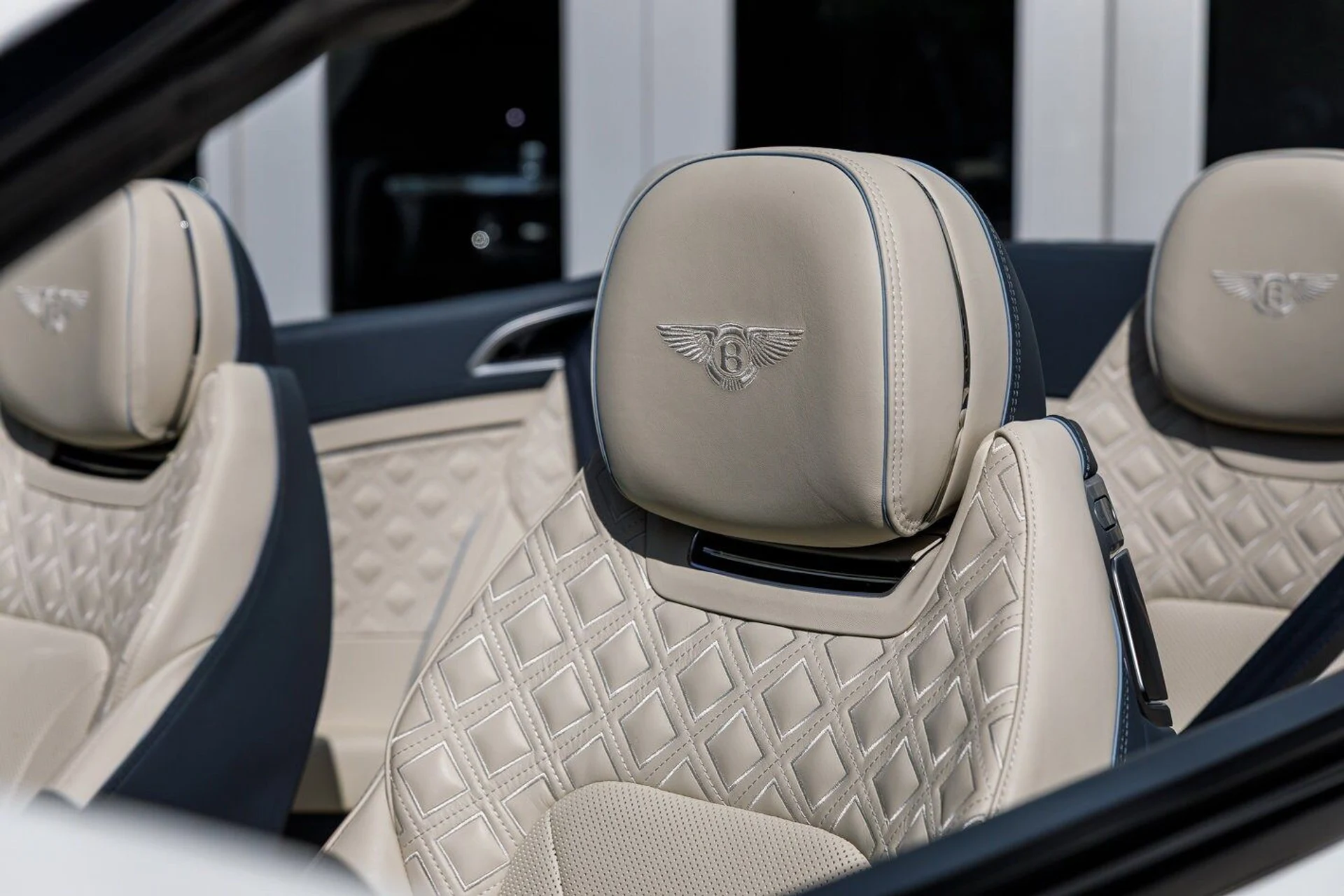 mph011_1726687760_9483c94c14bf5e8a9f23969ce86f6899x_7f861a942b