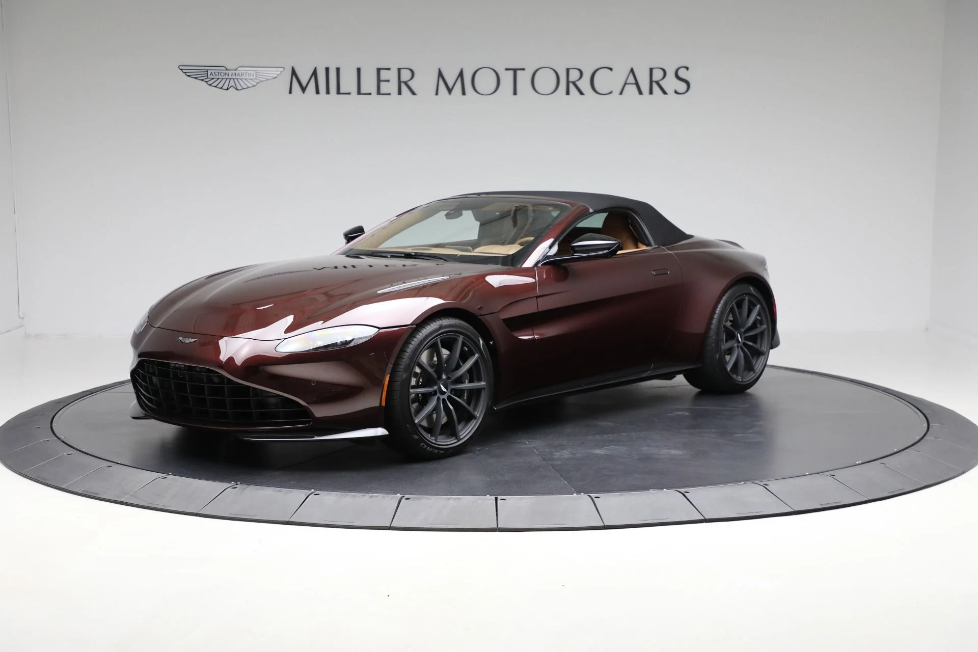 mph011_1729192112_Used_2022_Aston_Martin_Vantage_a8fe2eb308