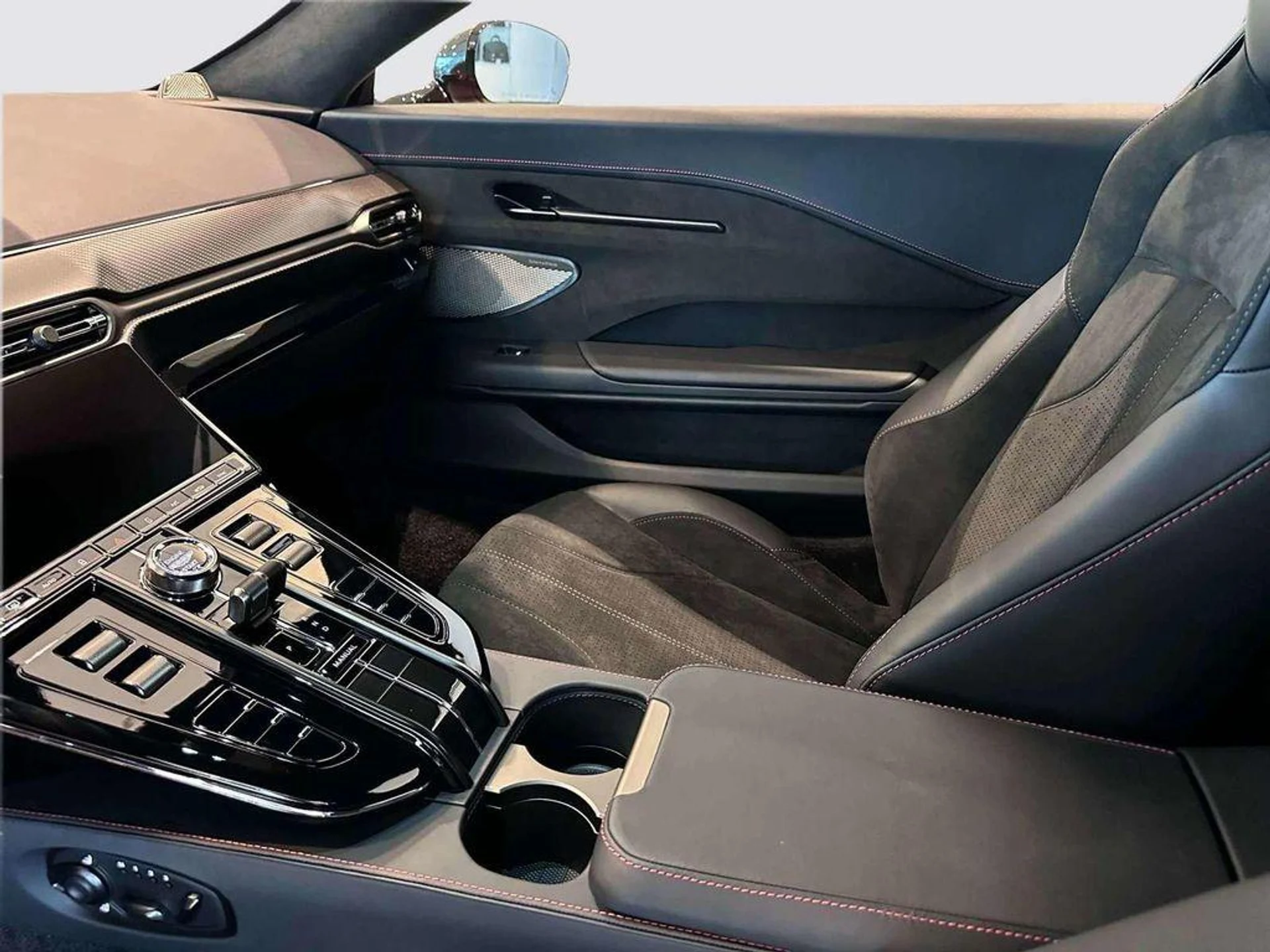 mph011_1752975540_Ka_F_STQ_Ssr_Dbe_v_Qvegi9_Yt2_Res_598e1d6618