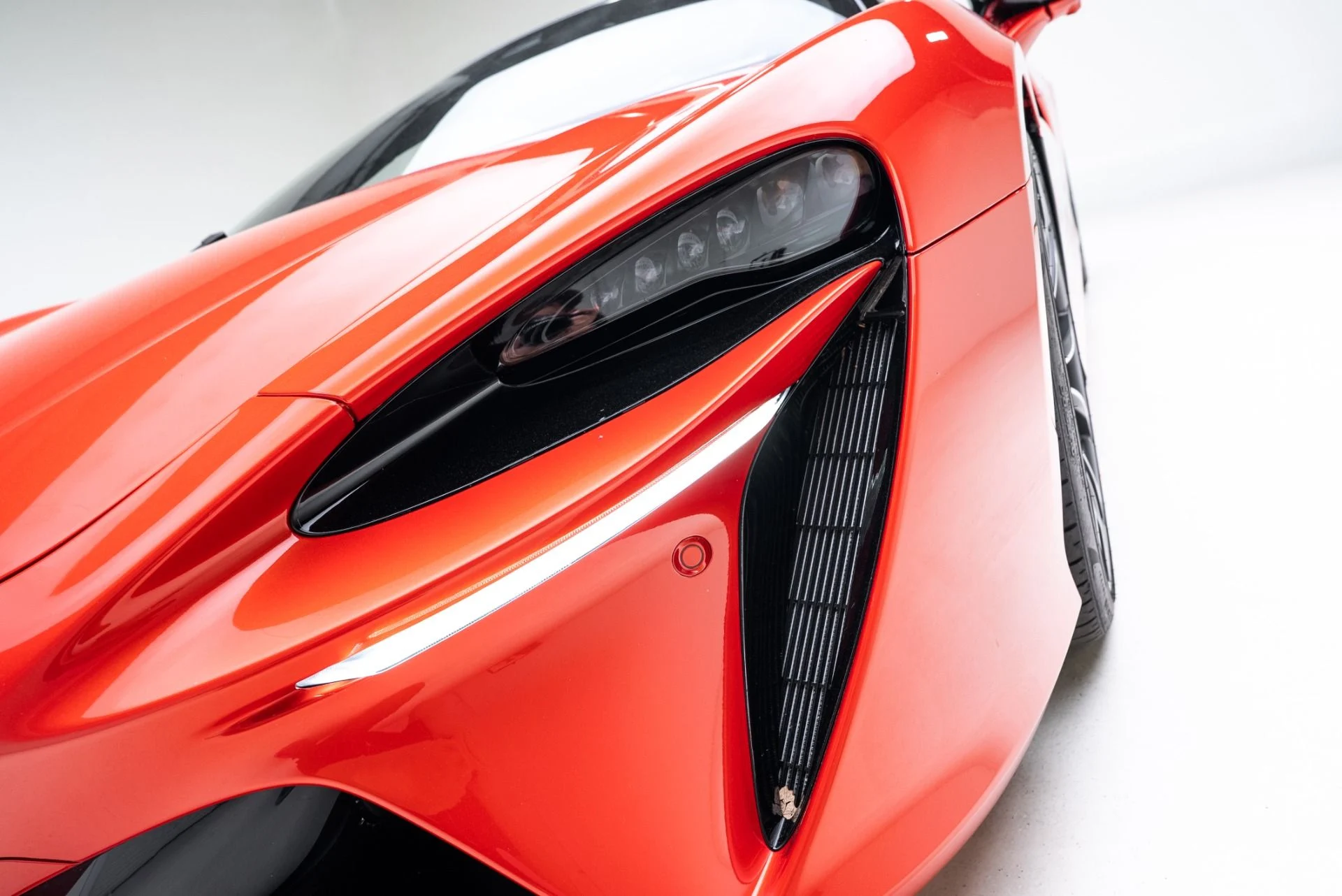 mph011_1756088987_Used_2024_Mc_Laren_Artura_1774465239_49ff857f71