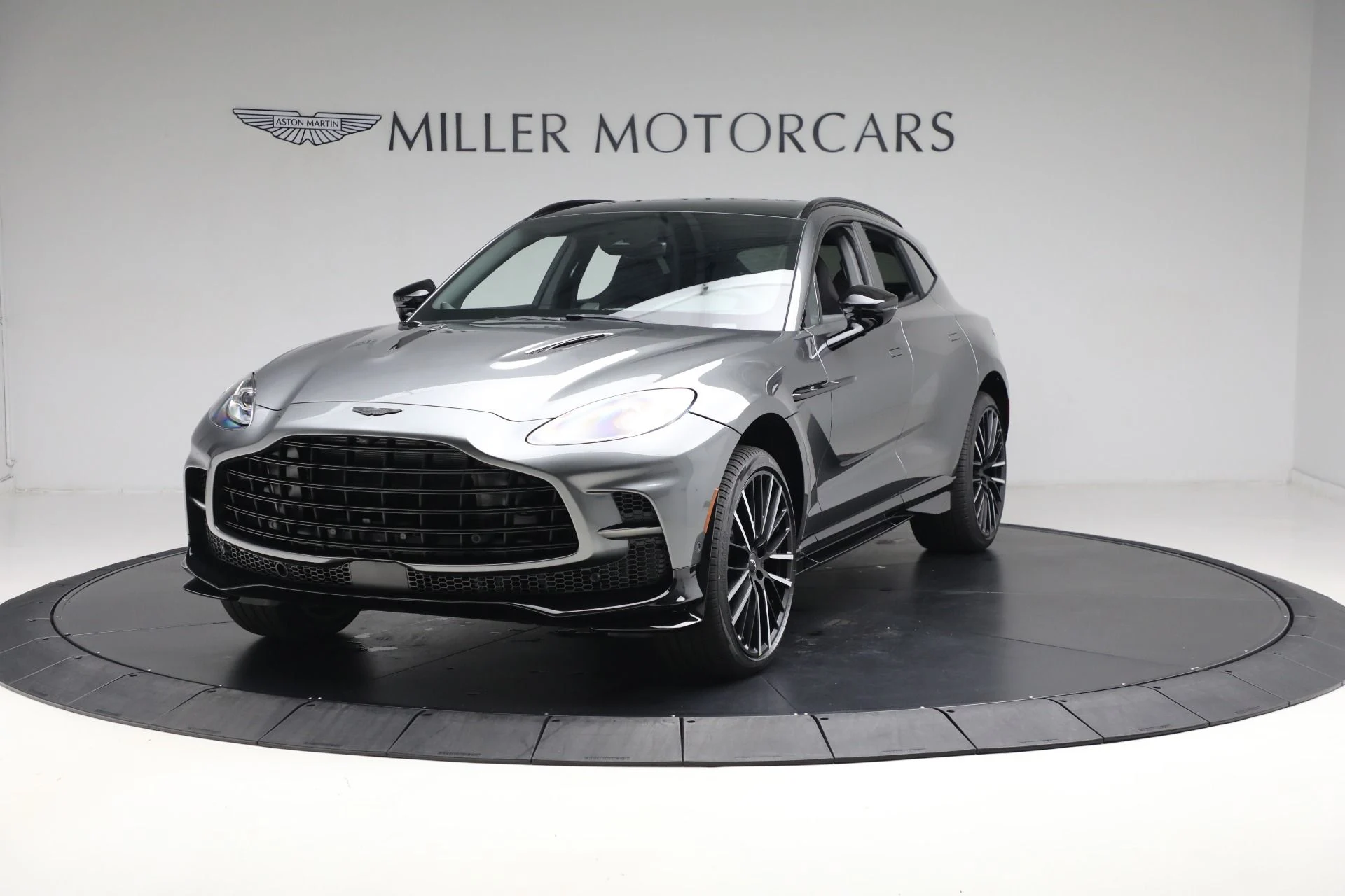 mph011_1781778326_New_2025_Aston_Martin_DBX_707_da5c6d8d28