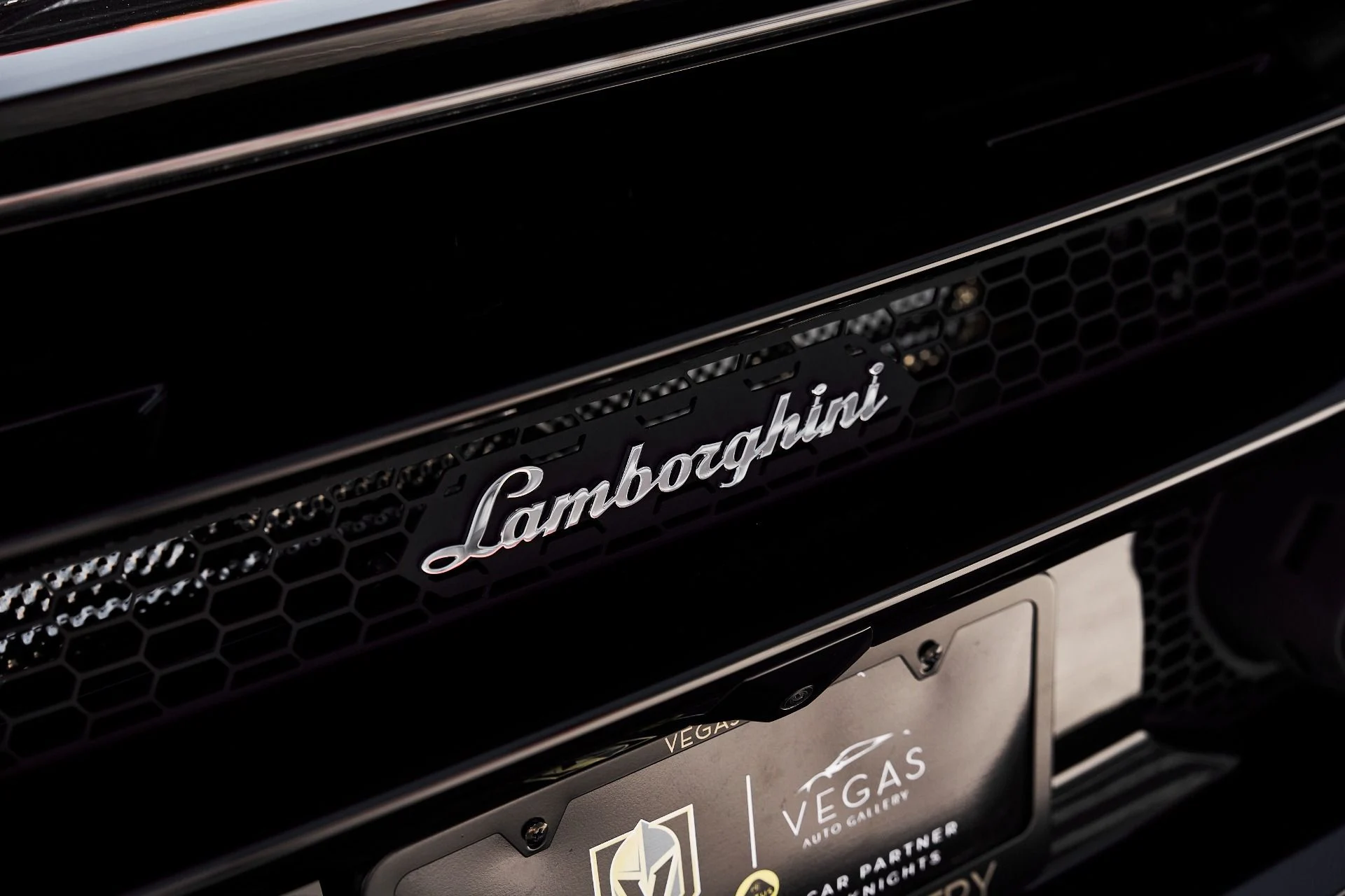 mph011_1791606824_Used_2023_Lamborghini_Huracan_Tecnica_Base_1777011595_ba97d8d73e