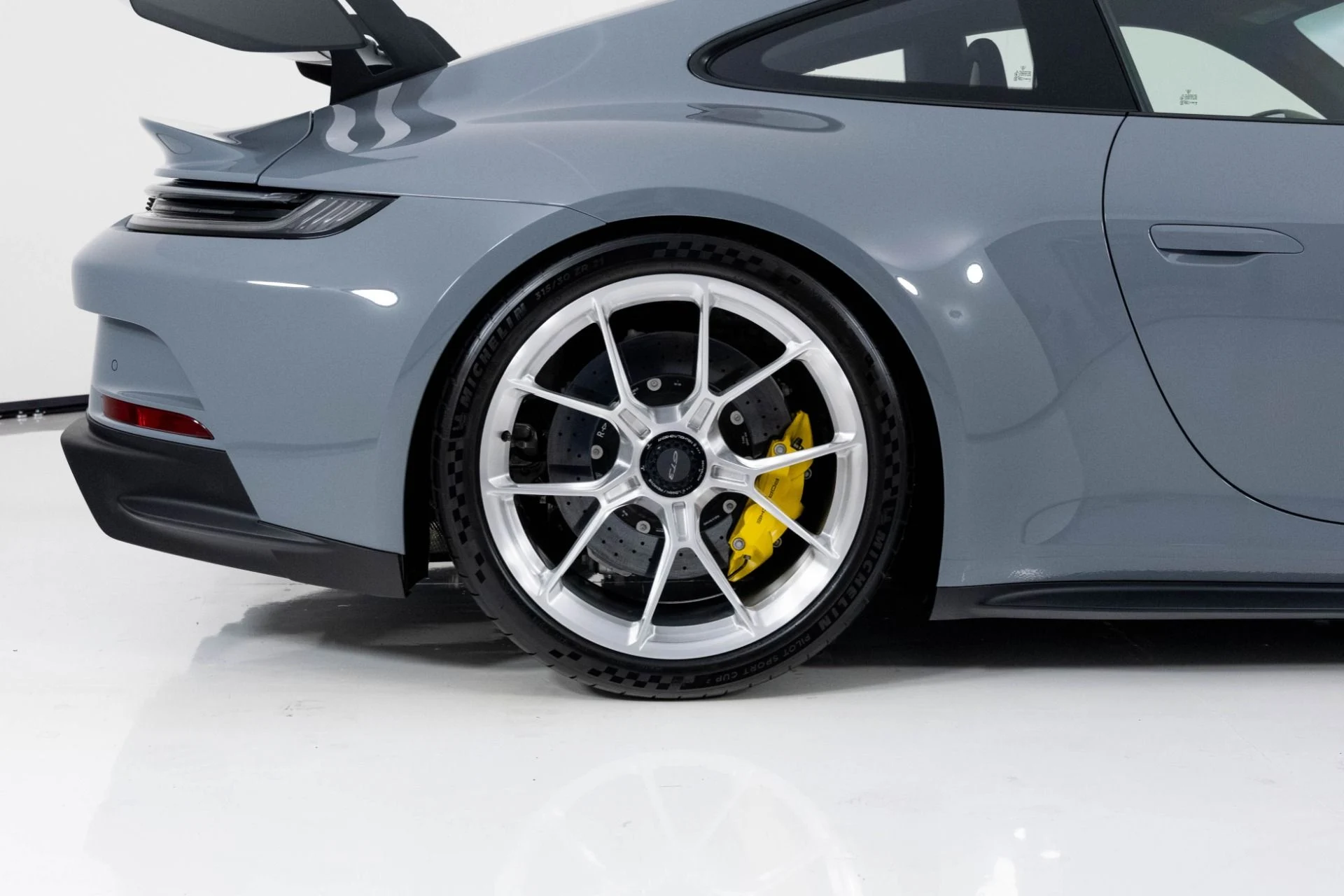 mph011_1793118537_Used_2024_Porsche_911_GT_3_1760998093_c3de9b226e