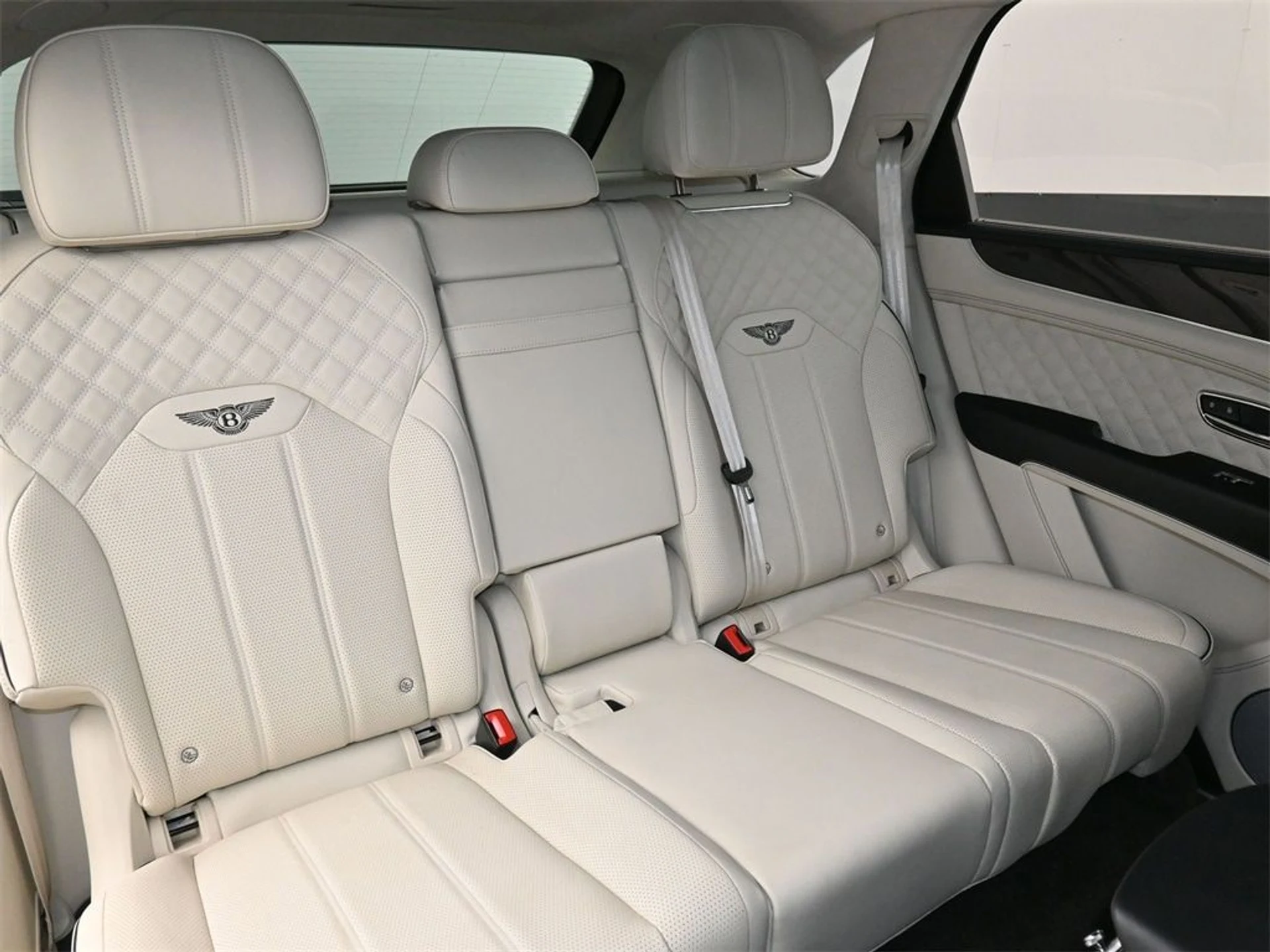 mph011_1804610645_f25a350d8979b73ea4e875b1f7bb66b5x_cd42bf022c