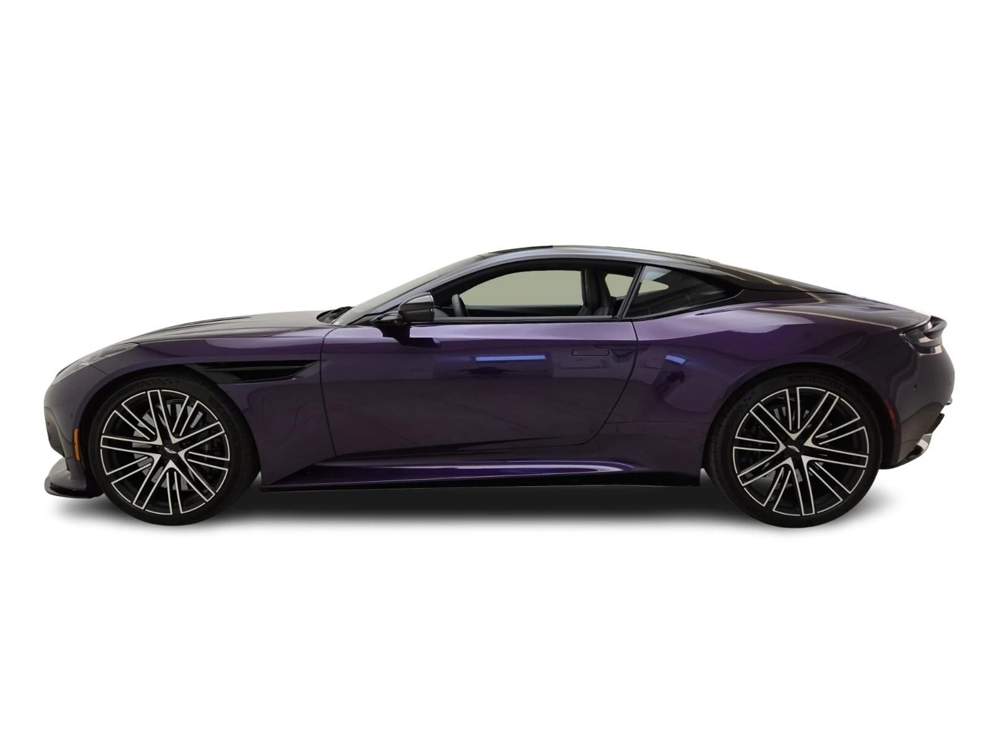 mph011_1811414141_Used_2025_Aston_Martin_DB_12_1752731147_b16d52dbc9