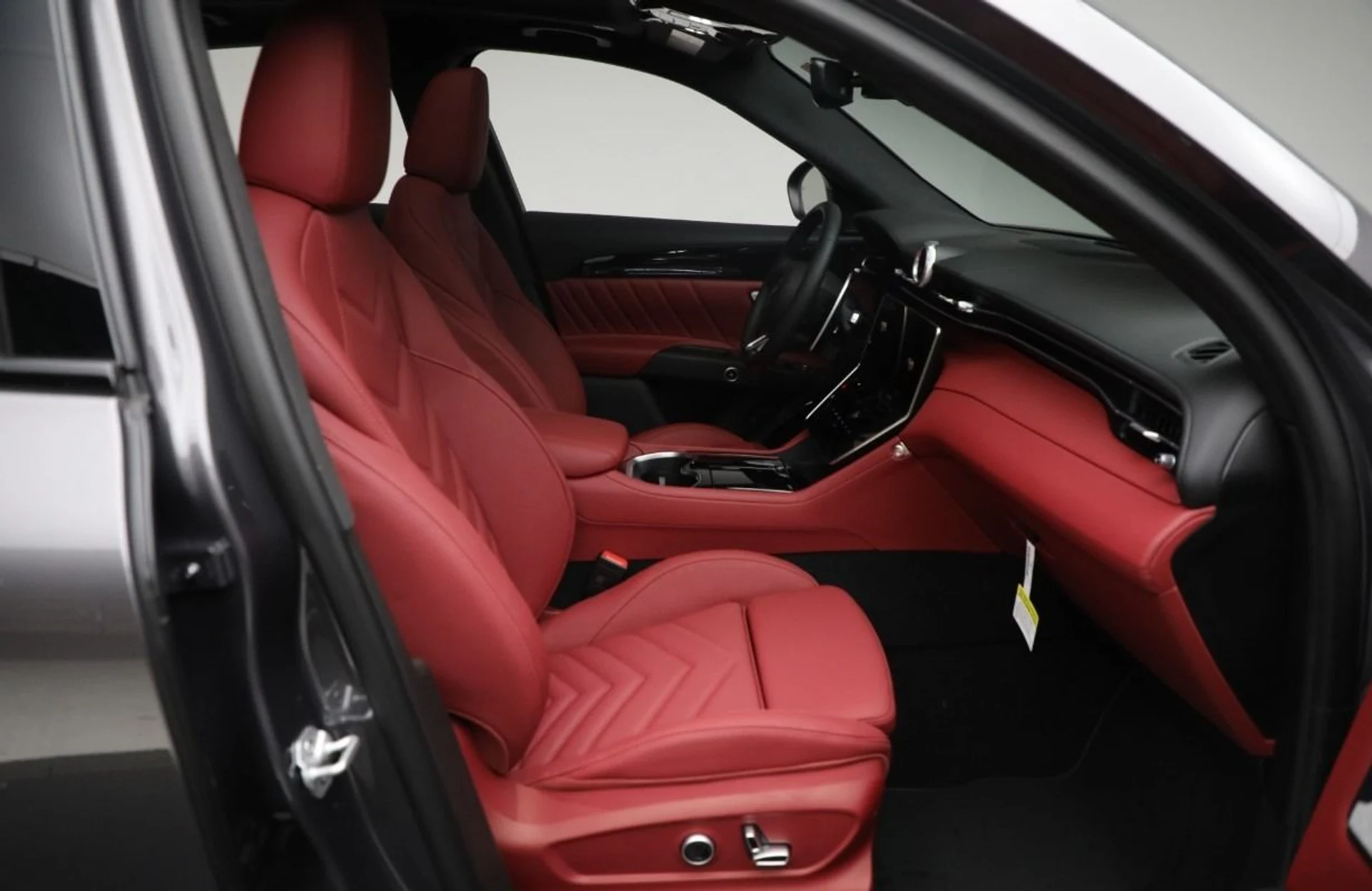 mph011_1813771693_New_2025_Maserati_Grecale_Modena_2afcae31ee