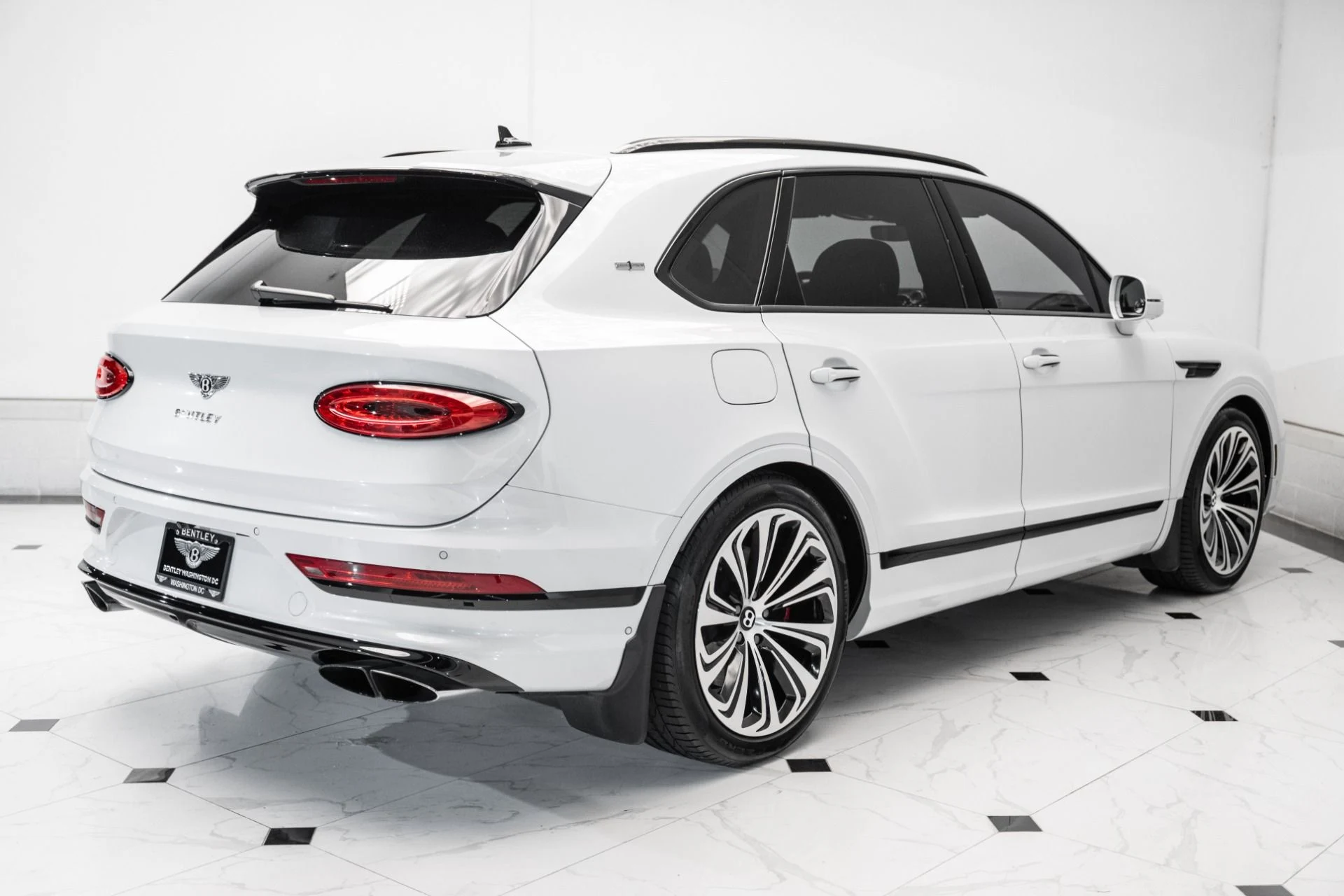 mph011_1816522385_Used_2021_Bentley_Bentayga_V8_1759421364_489e0e7bf3