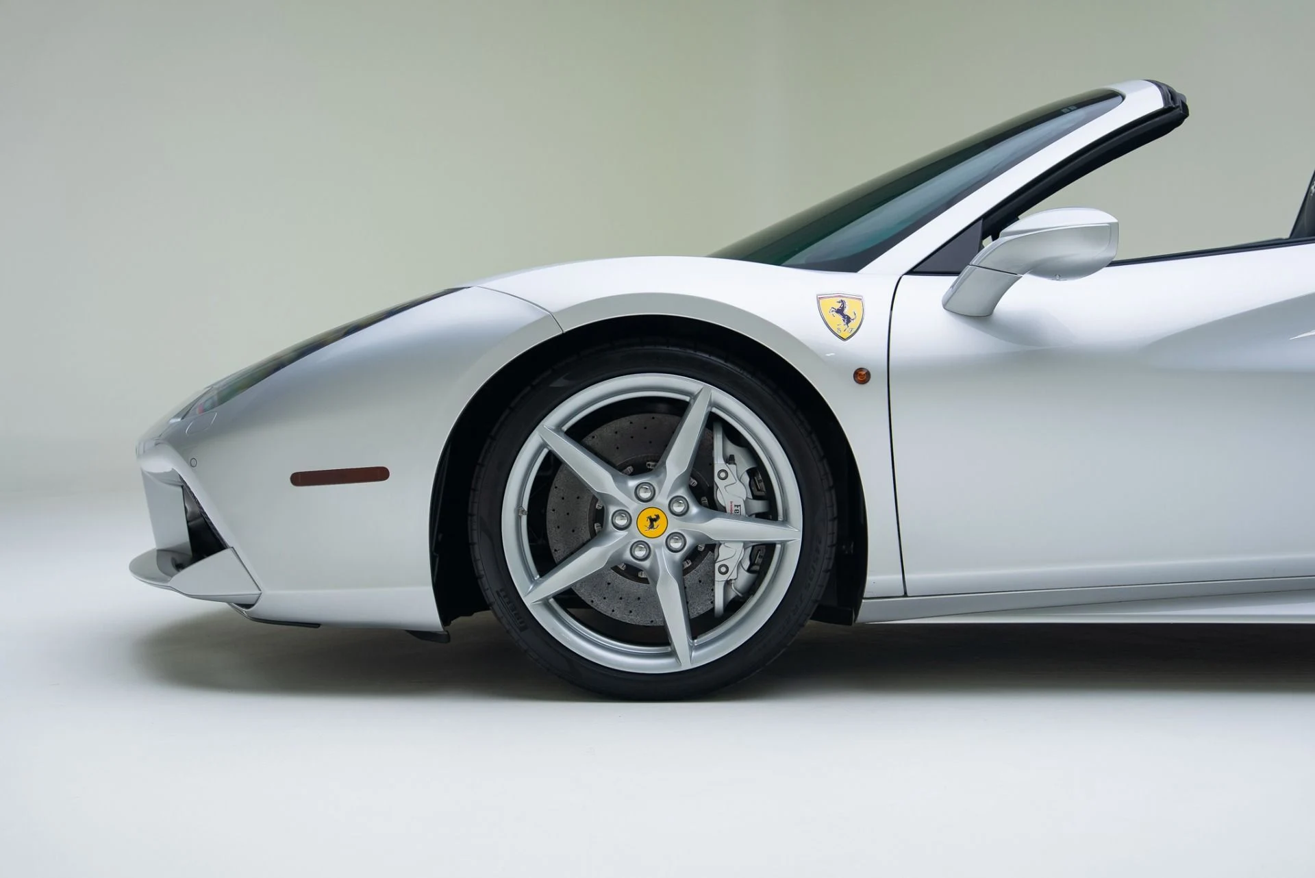 mph011_1829552879_Used_2017_Ferrari_488_Spider_1762375405_7b554a7cd3
