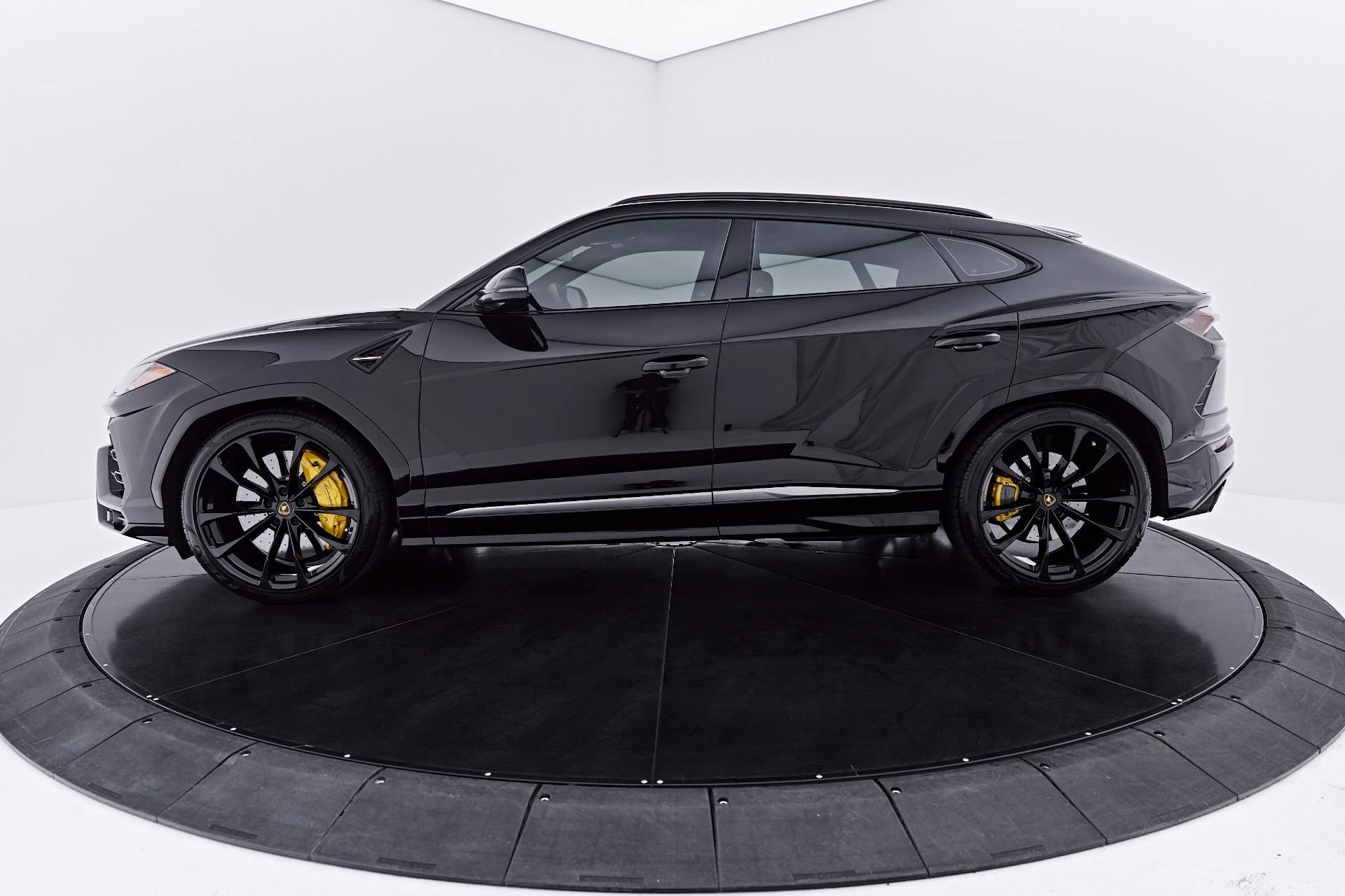 mph011_1833947065_Used_2022_Lamborghini_Urus_Base_1785209652_77b5bbed7a