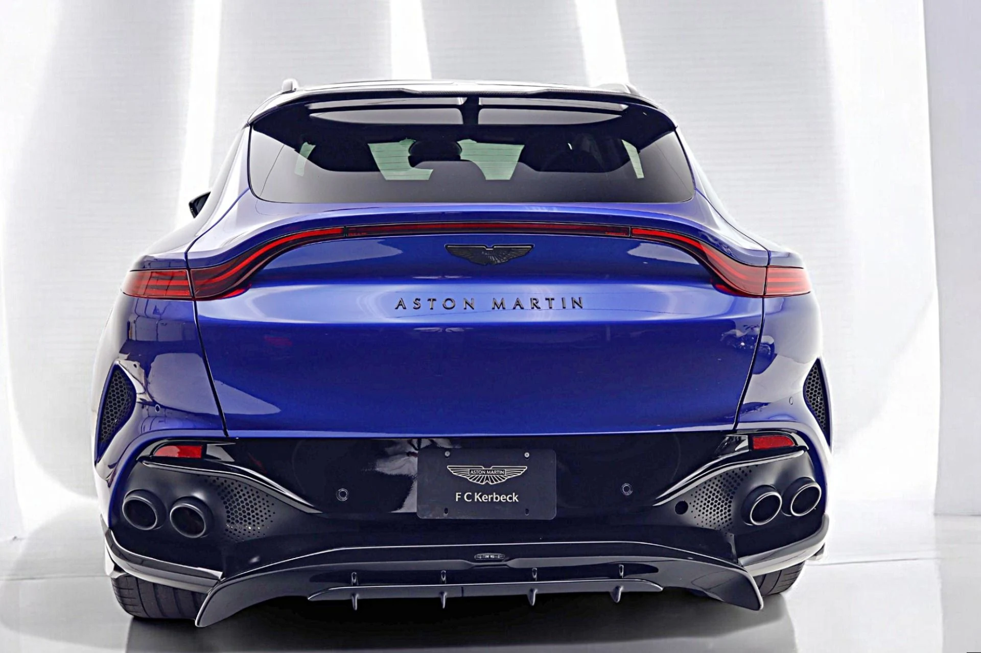 mph011_1834687800_Used_2023_Aston_Martin_DBX_707_fab31b73df