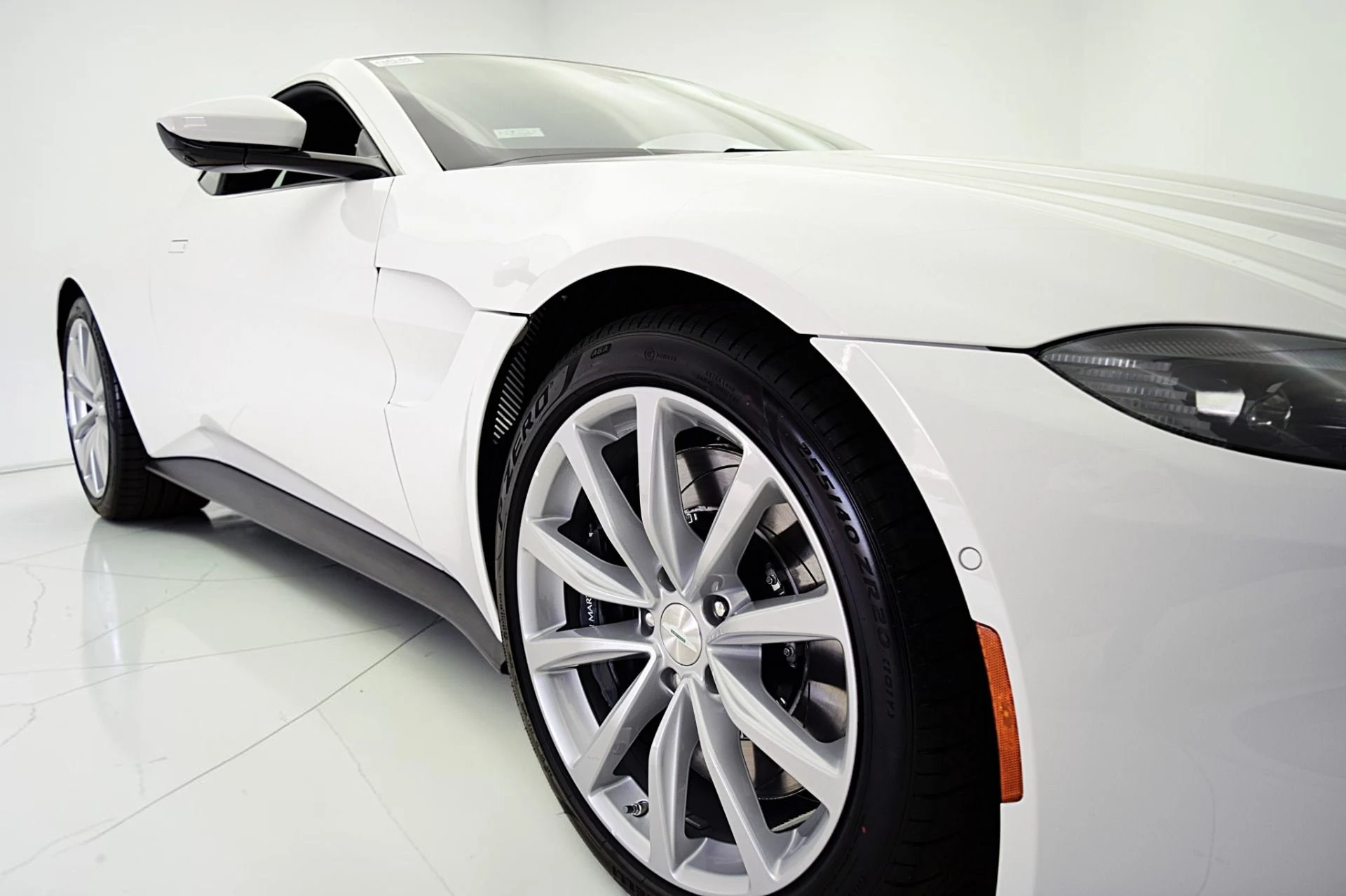 mph011_1842170020_Used_2023_Aston_Martin_Vantage_Coupe_0901bf8952