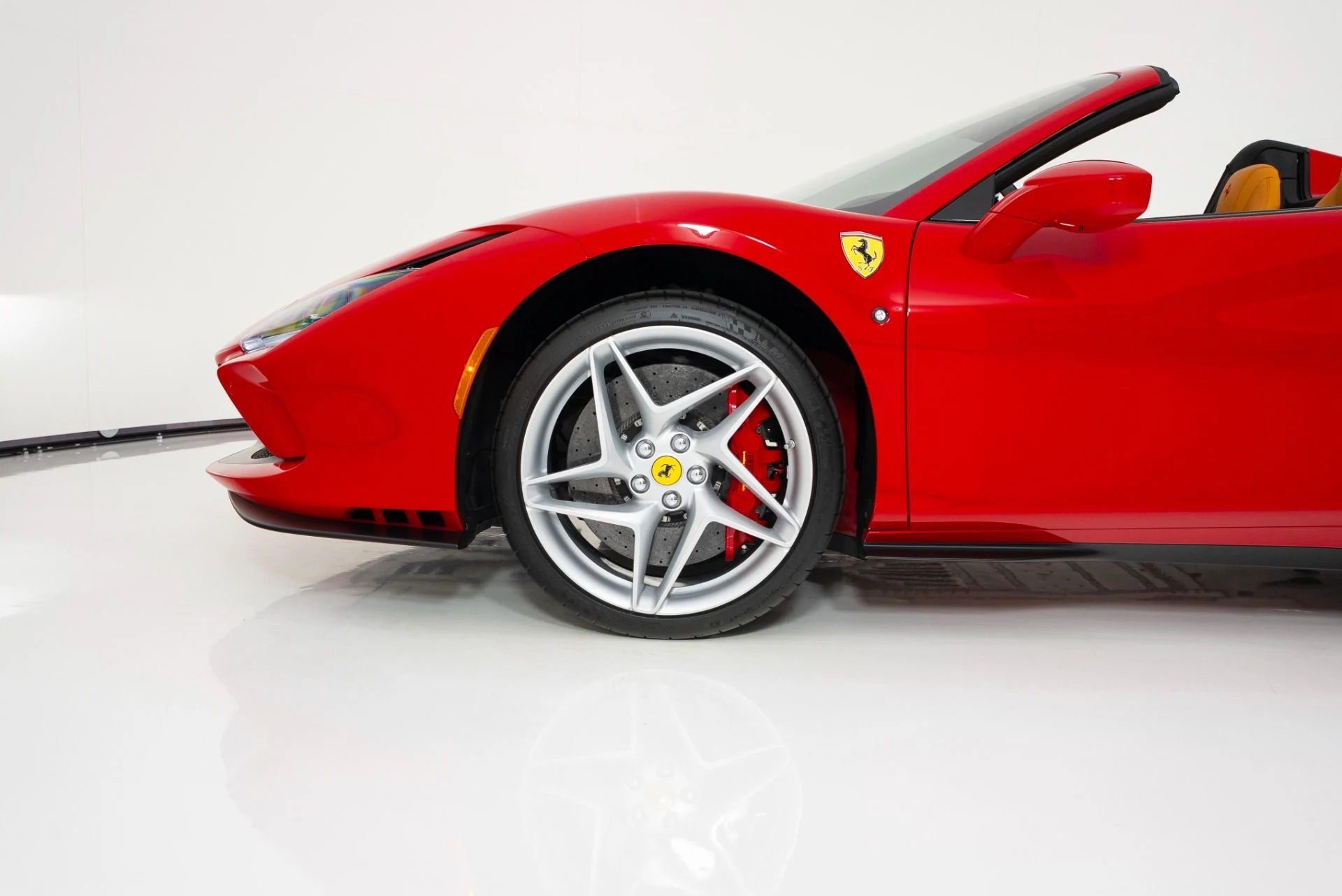 mph011_1844920277_Used_2021_Ferrari_F8_Spider_1757957108_53beba072d